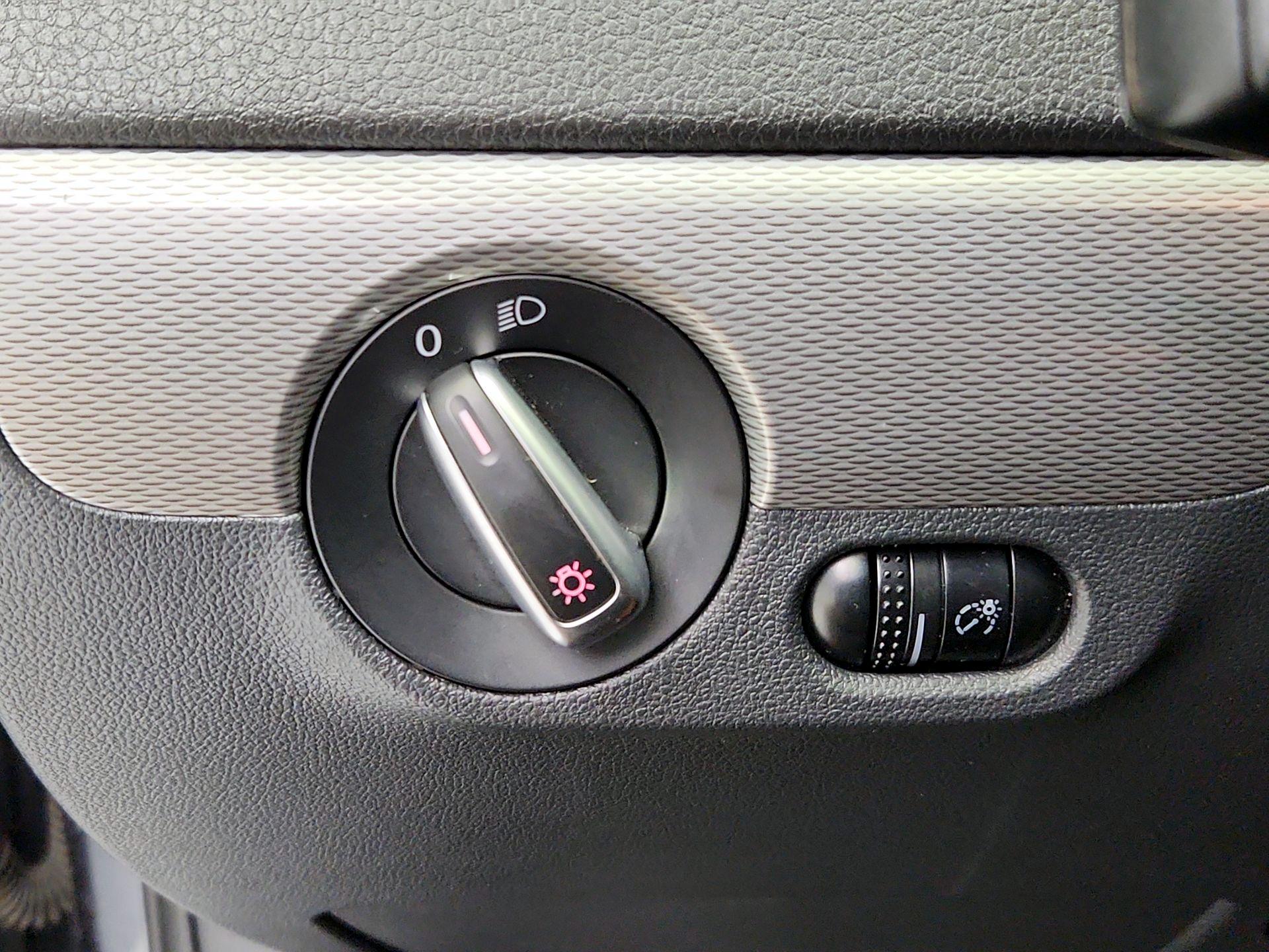 Thumbnail: 2016 Volkswagen Jetta - 13