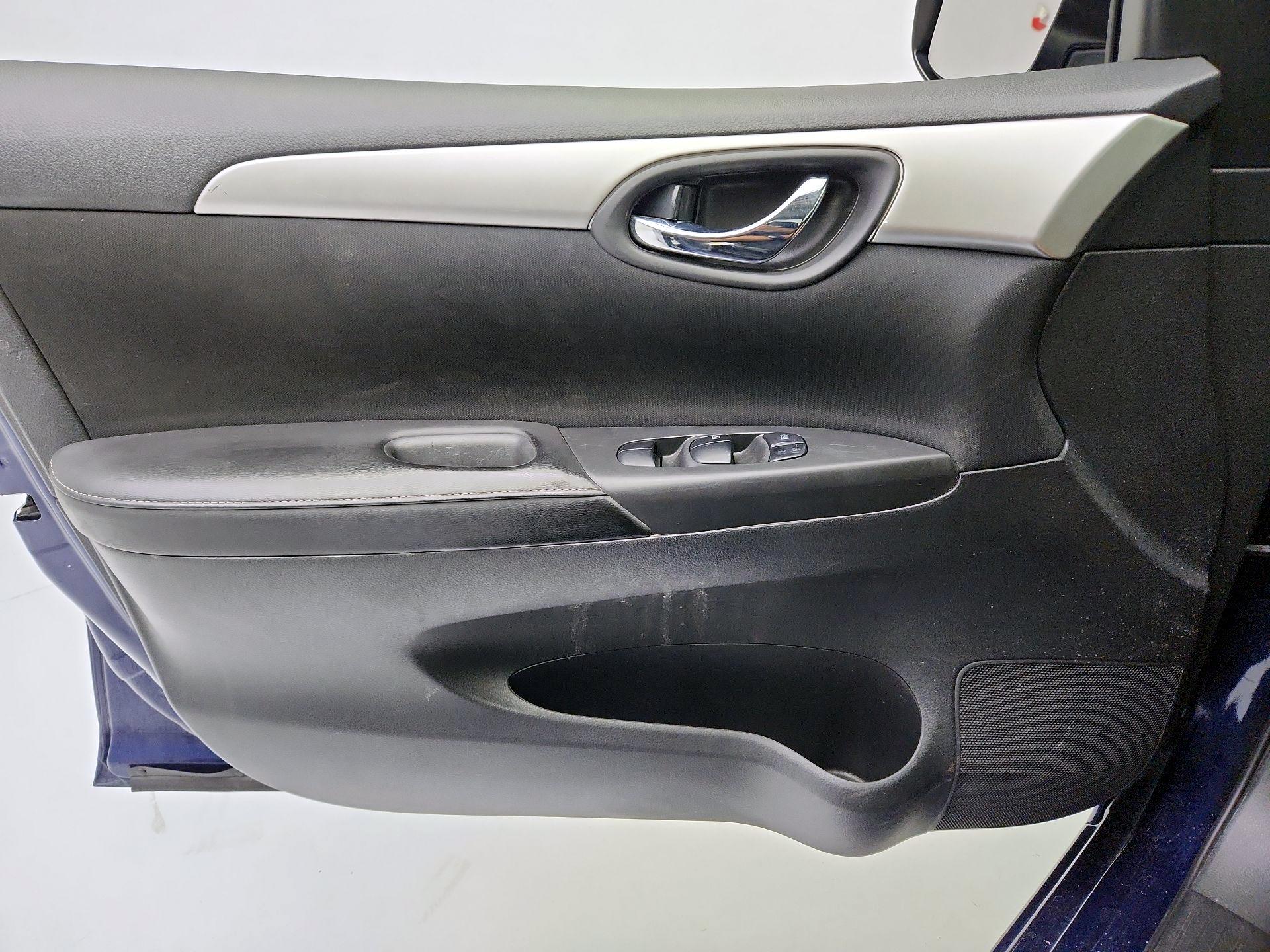 Thumbnail: 2019 Nissan Sentra - 12