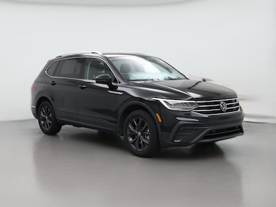 Black 2022 Volkswagen Tiguan SE