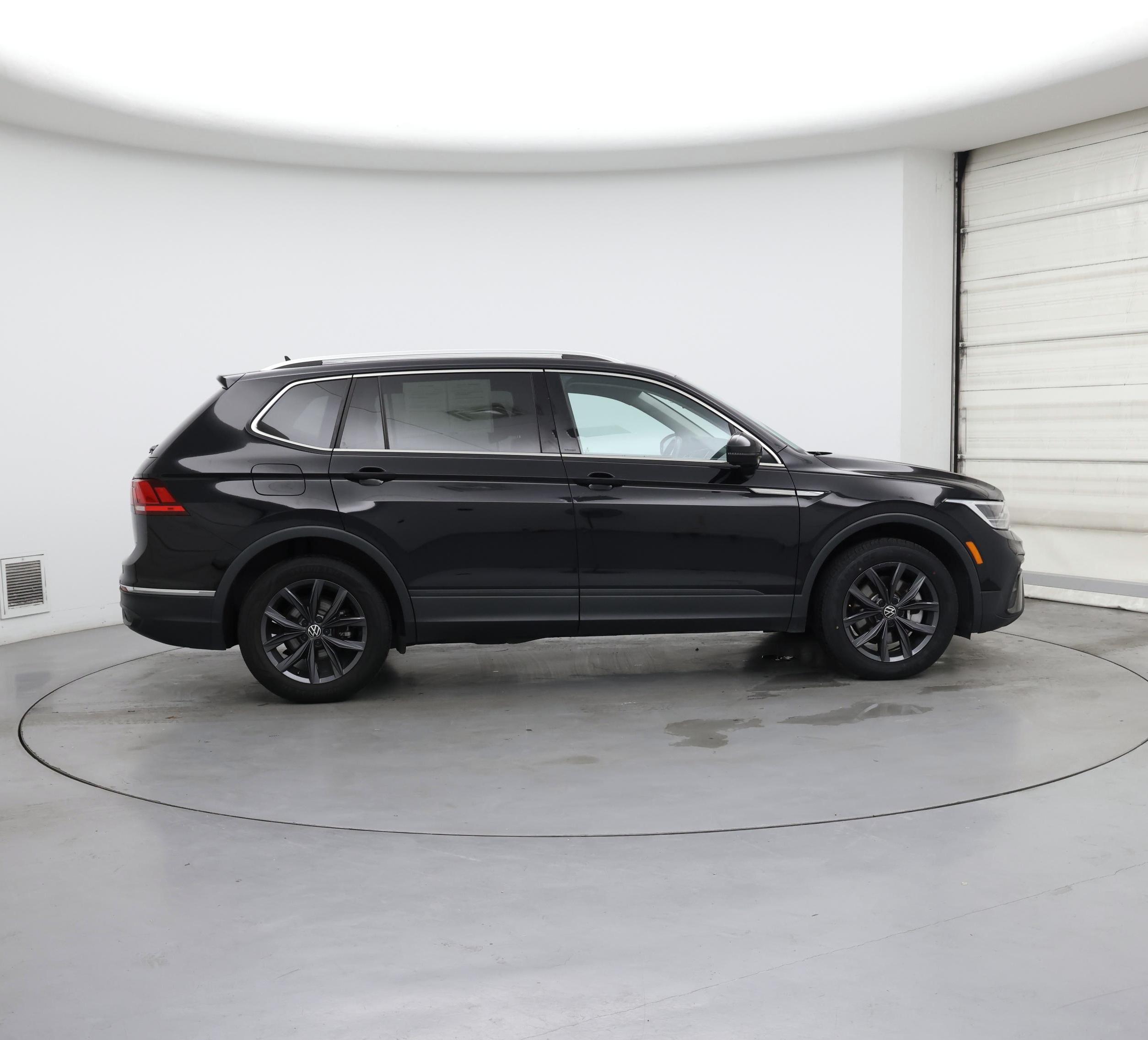 Thumbnail: 2022 Volkswagen Tiguan - 7