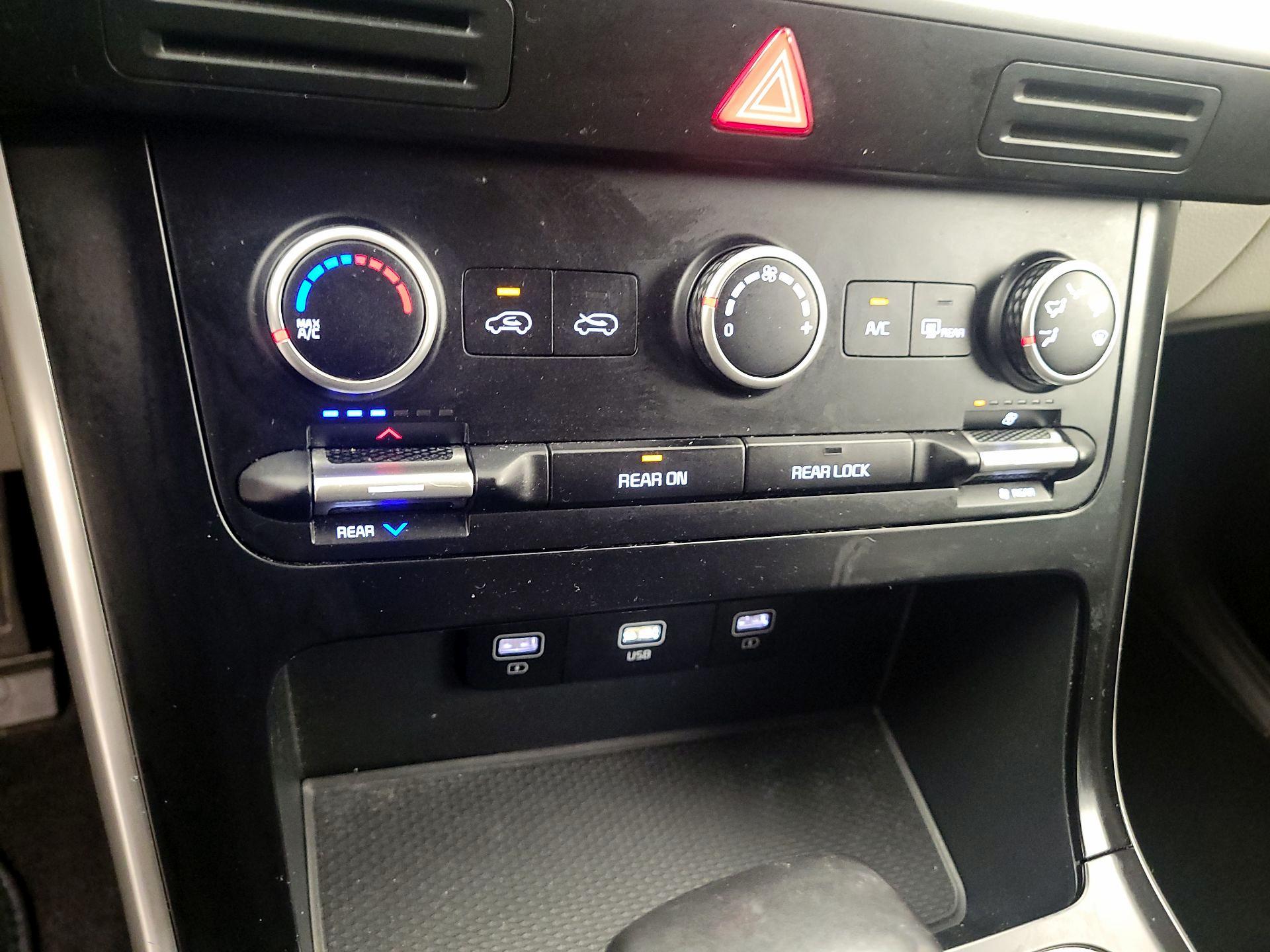 Thumbnail: 2022 Kia Carnival - 14