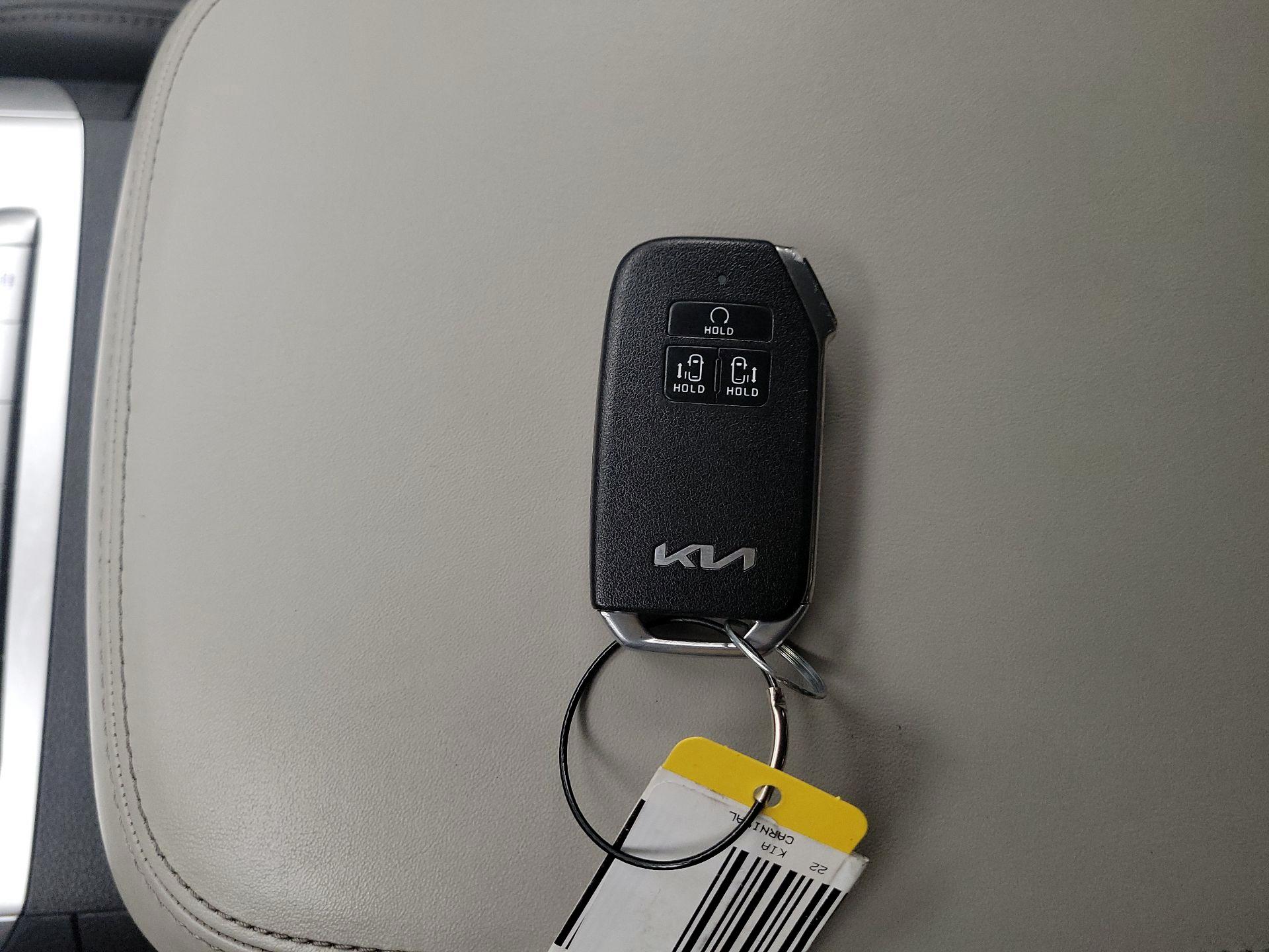 Thumbnail: 2022 Kia Carnival - 18