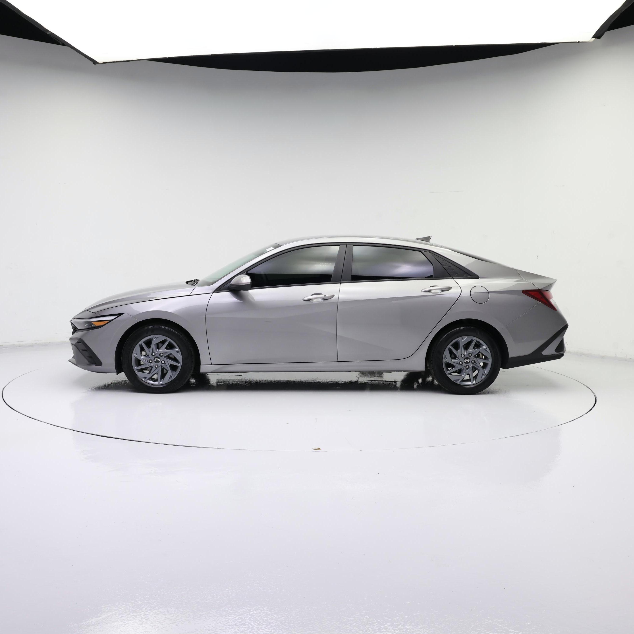 Thumbnail: 2024 Hyundai Elantra - 3