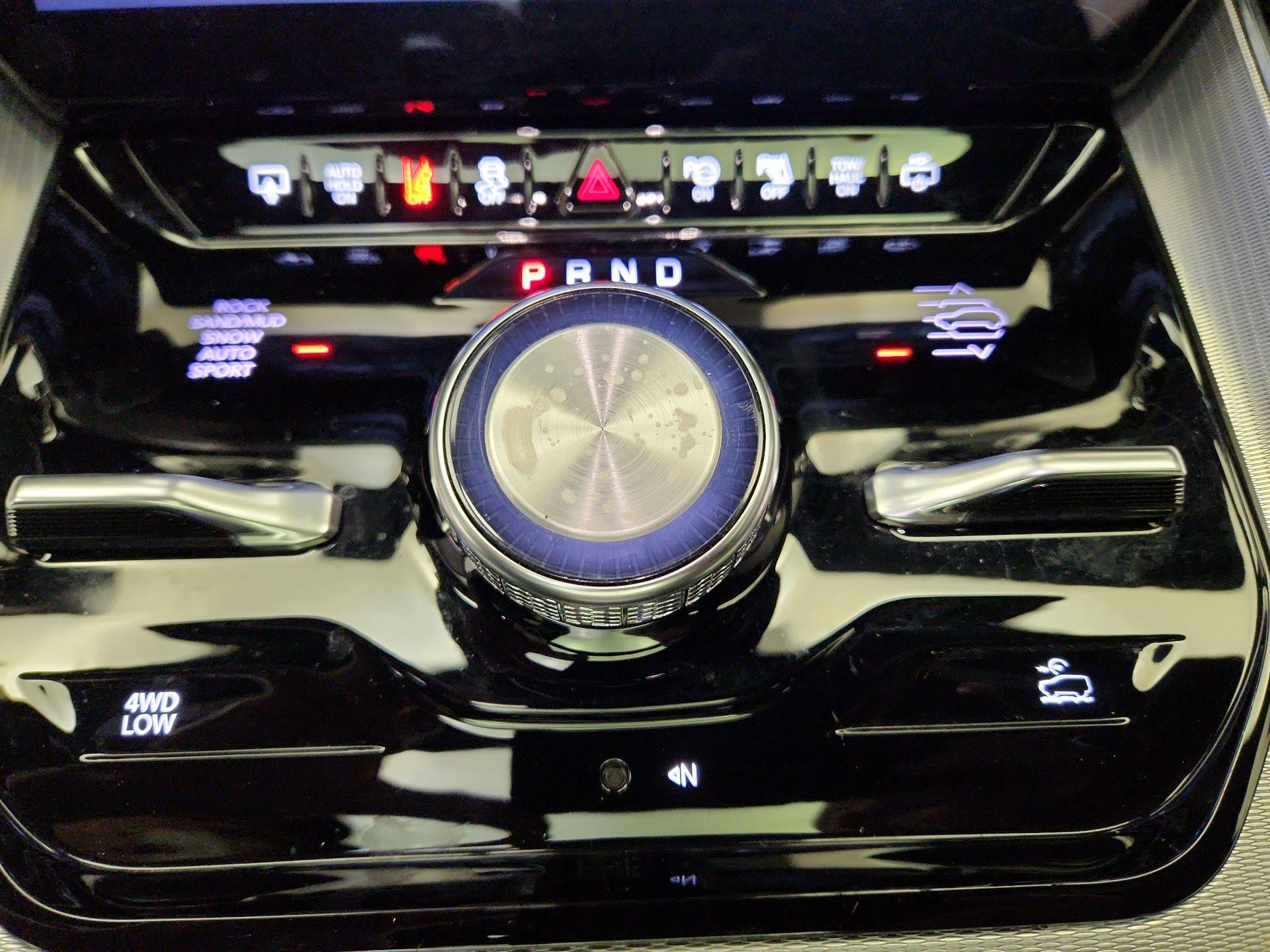 Thumbnail: 2022 Jeep Grand Wagoneer - 18