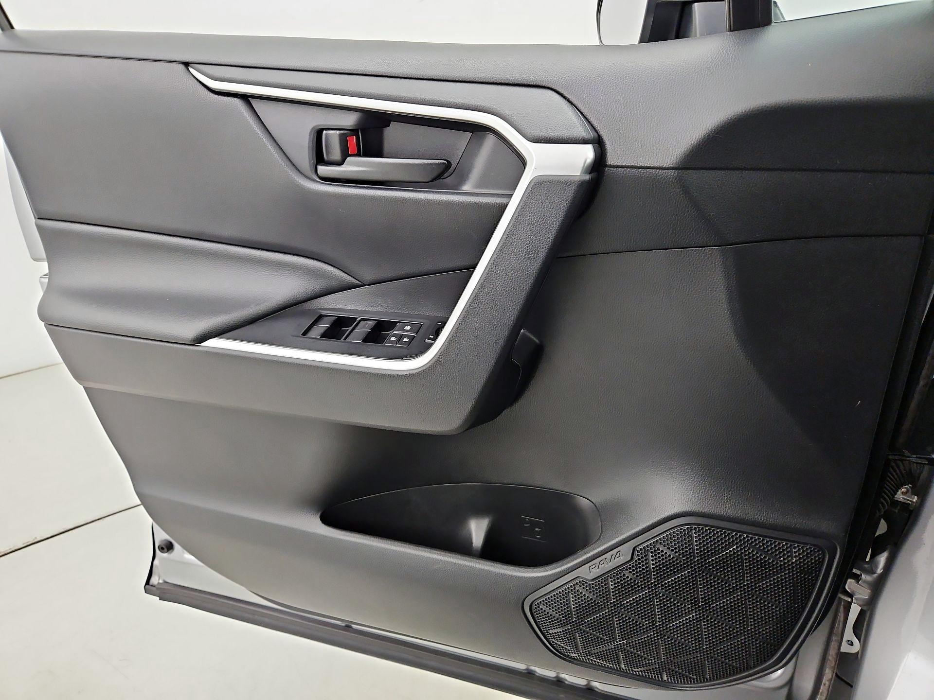 Thumbnail: 2021 Toyota RAV4 - 12