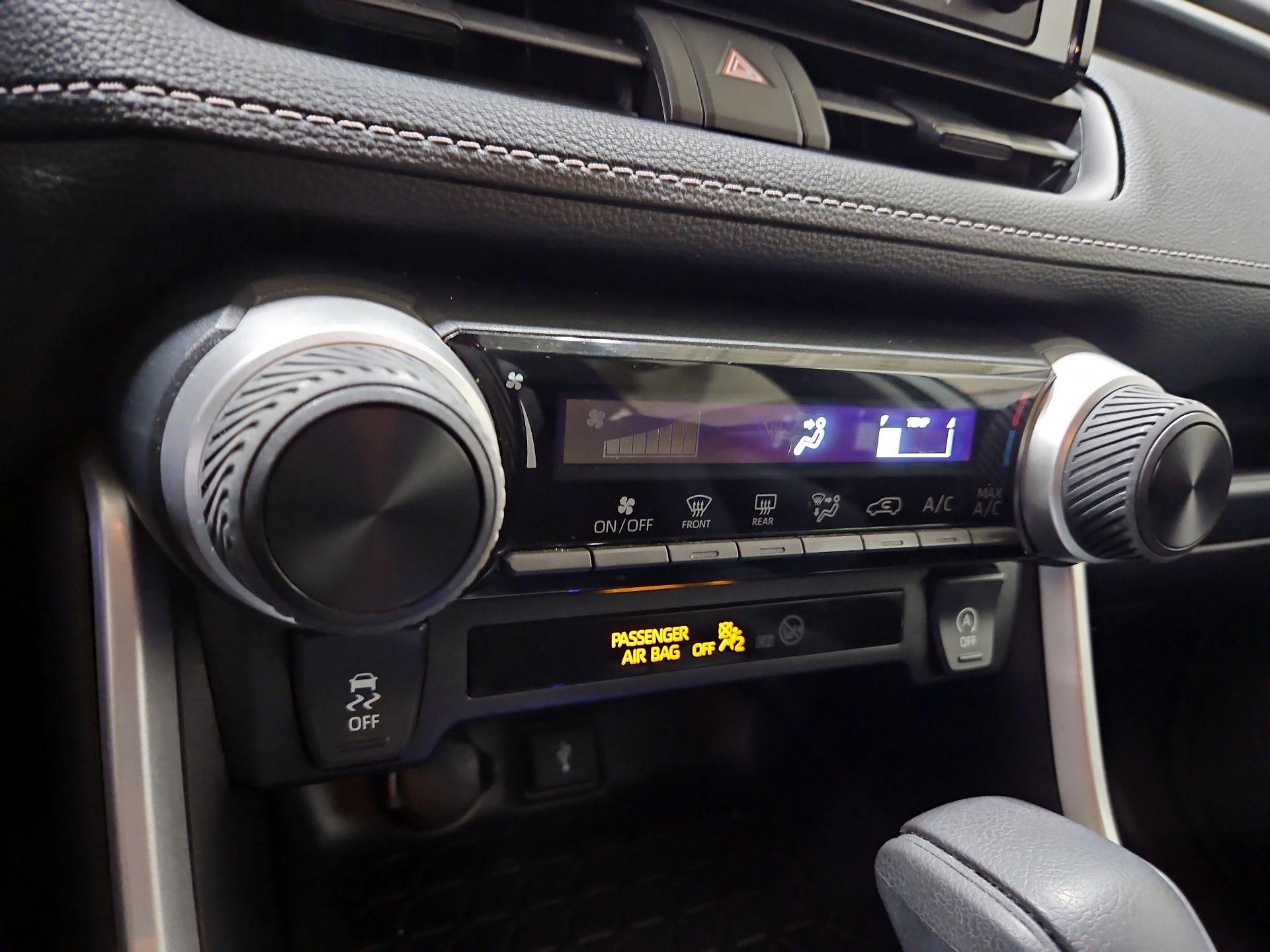 Thumbnail: 2021 Toyota RAV4 - 16