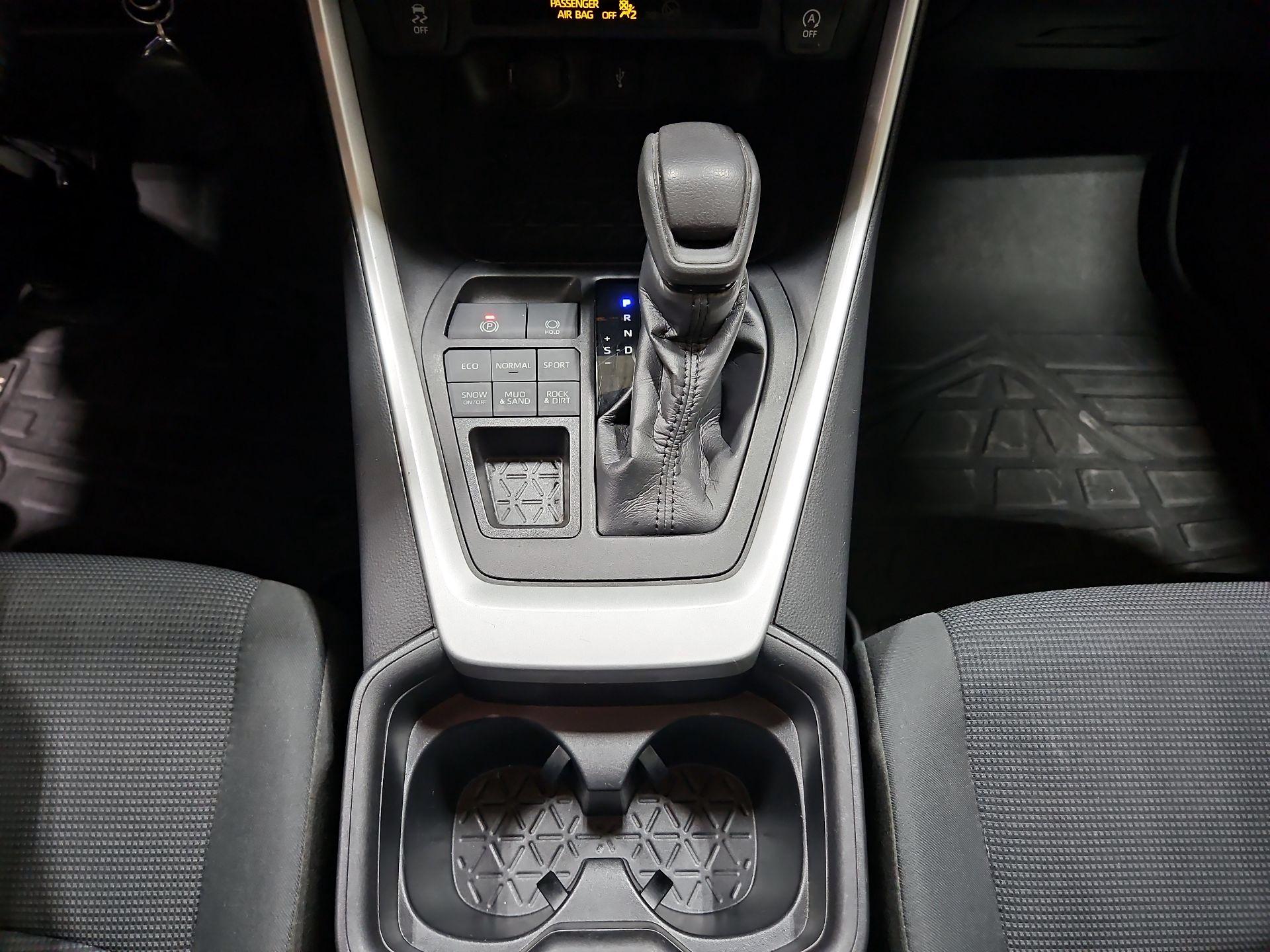 Thumbnail: 2021 Toyota RAV4 - 17