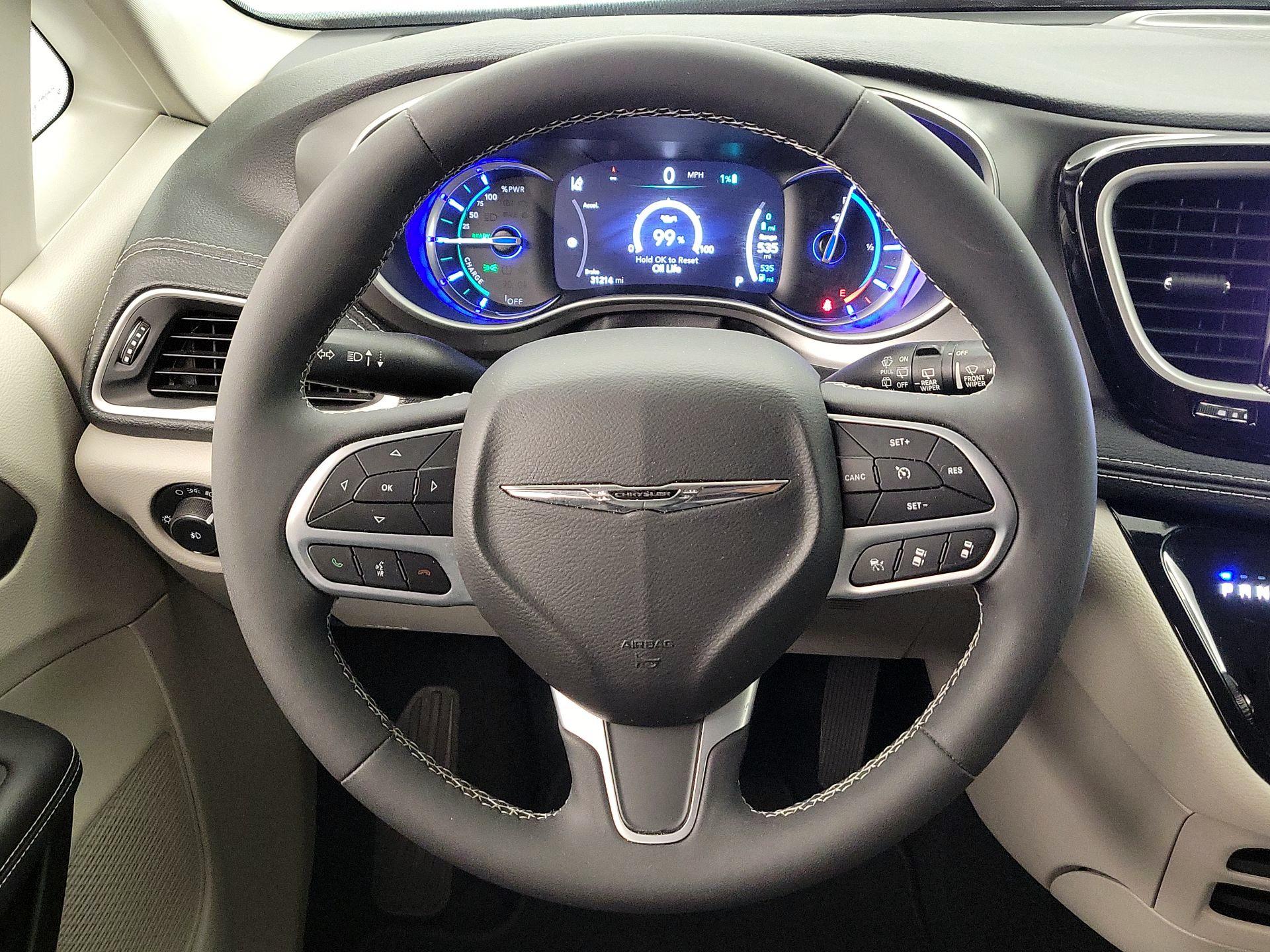 Thumbnail: 2022 Chrysler Pacifica - 10