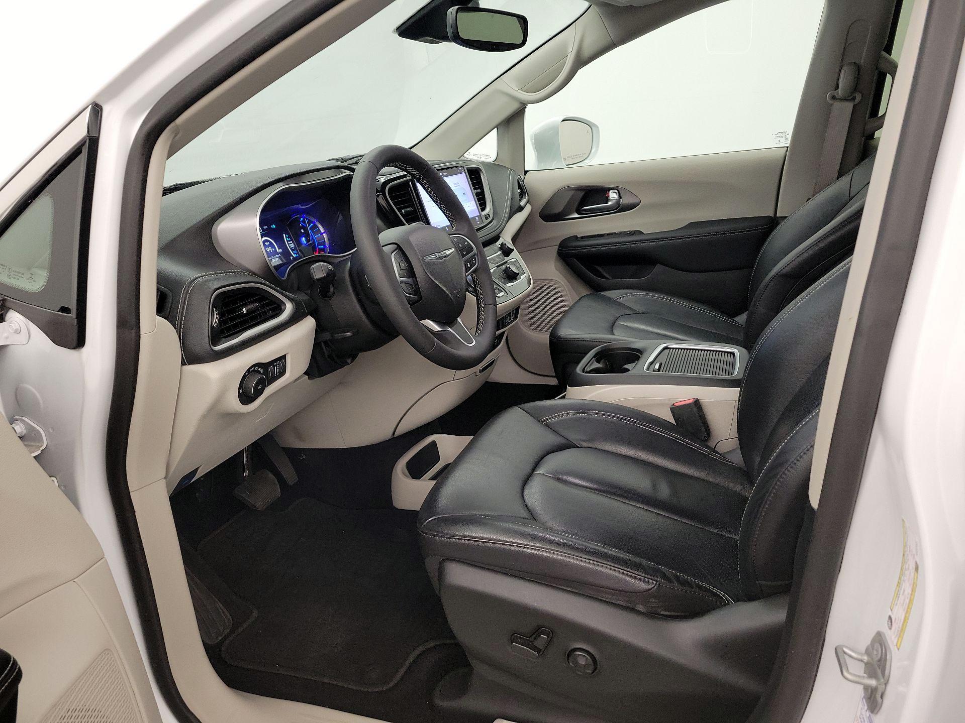 Thumbnail: 2022 Chrysler Pacifica - 11