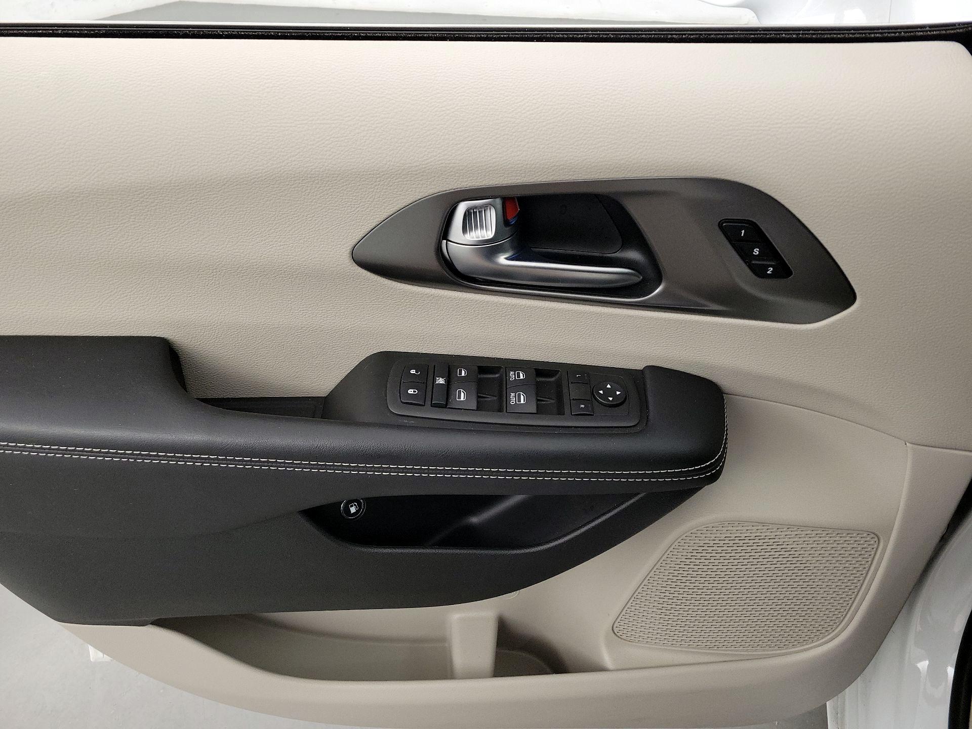 Thumbnail: 2022 Chrysler Pacifica - 12