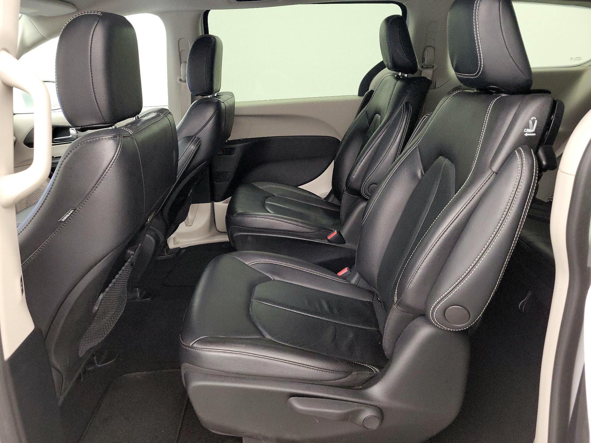 Thumbnail: 2022 Chrysler Pacifica - 19