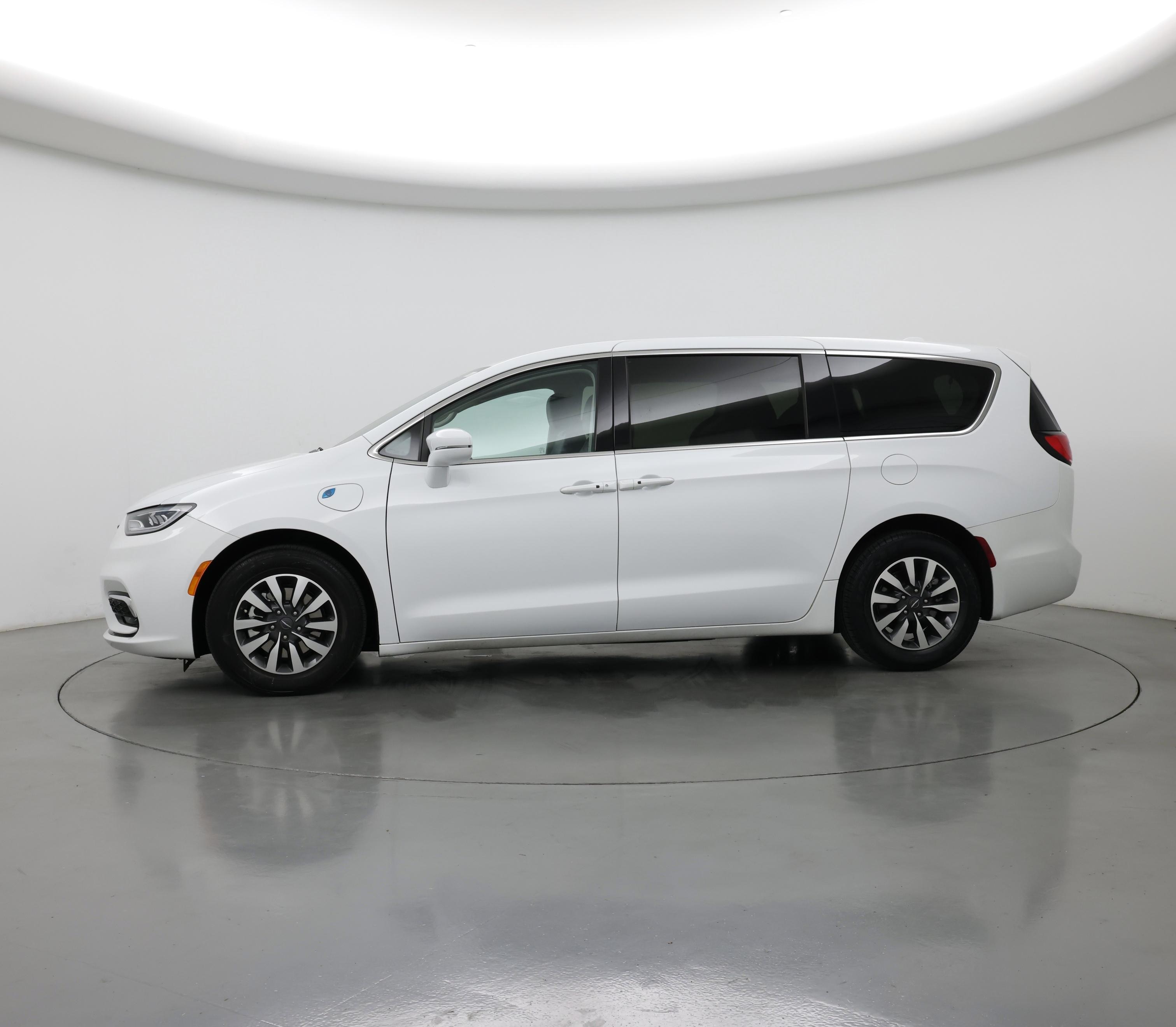 Thumbnail: 2022 Chrysler Pacifica - 3