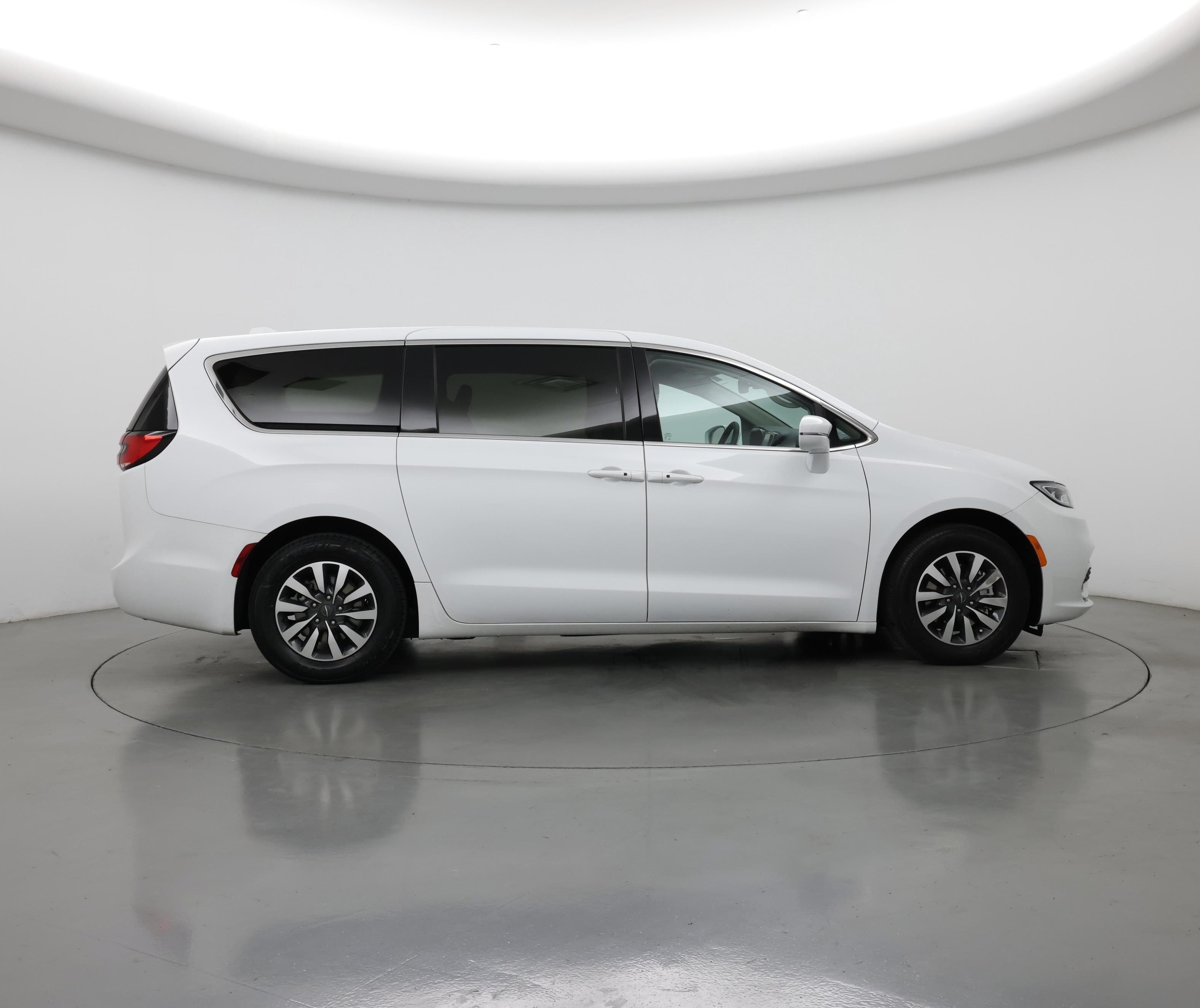 Thumbnail: 2022 Chrysler Pacifica - 7