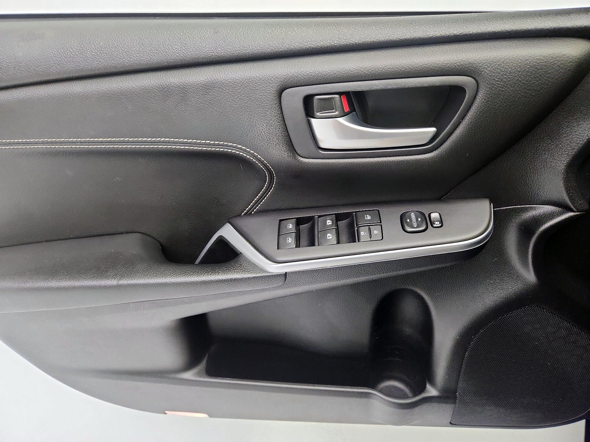 Thumbnail: 2015 Toyota Camry - 12