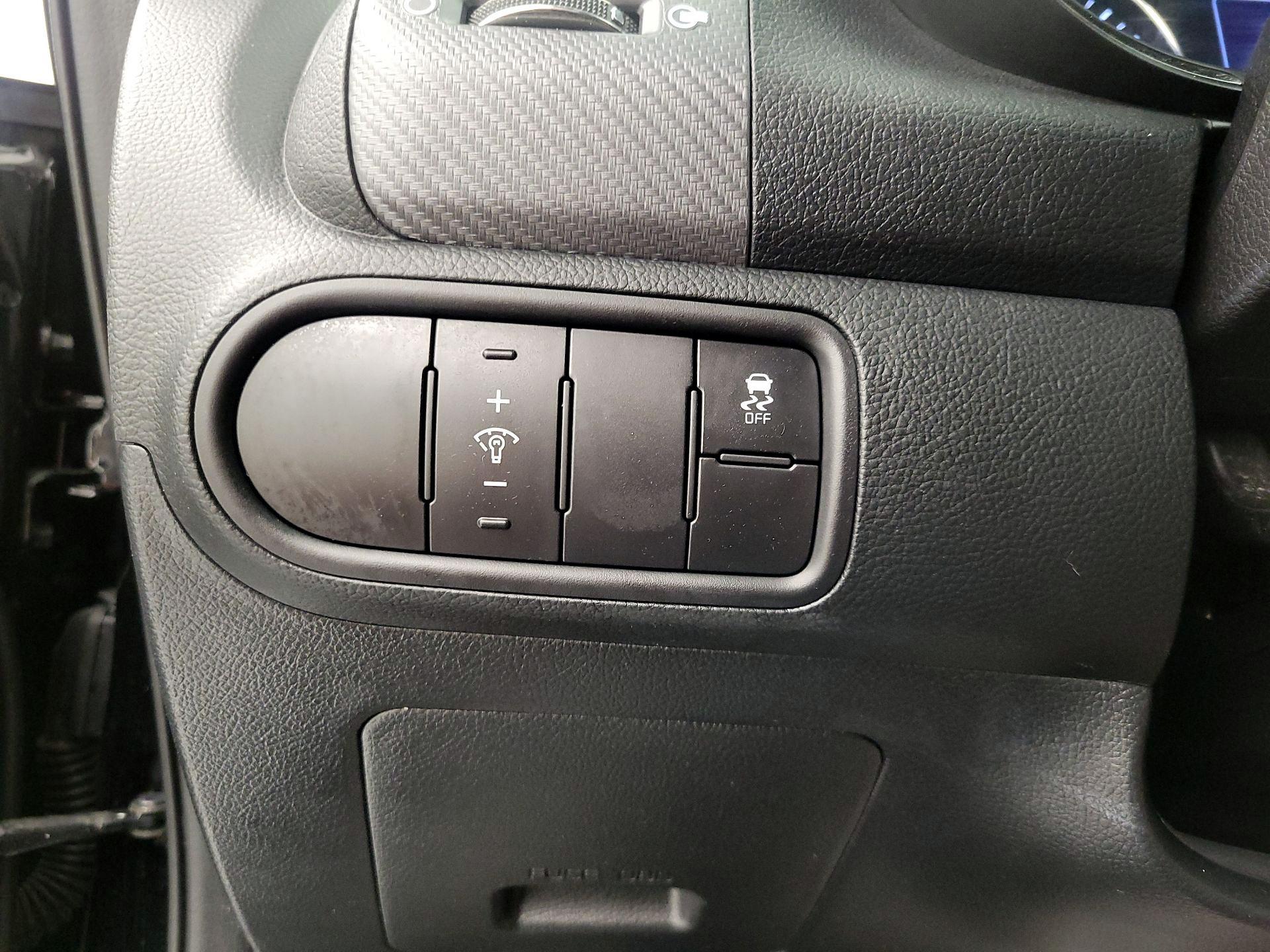 Thumbnail: 2017 Kia Forte - 11