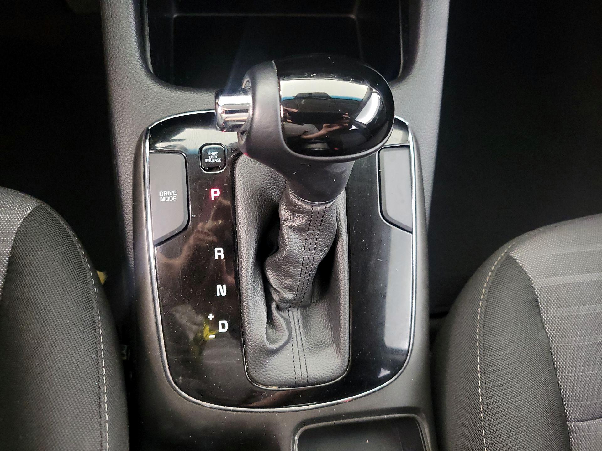 Thumbnail: 2017 Kia Forte - 15