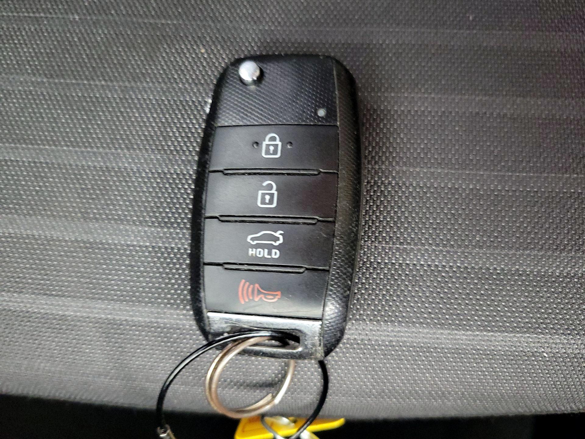 Thumbnail: 2017 Kia Forte - 20