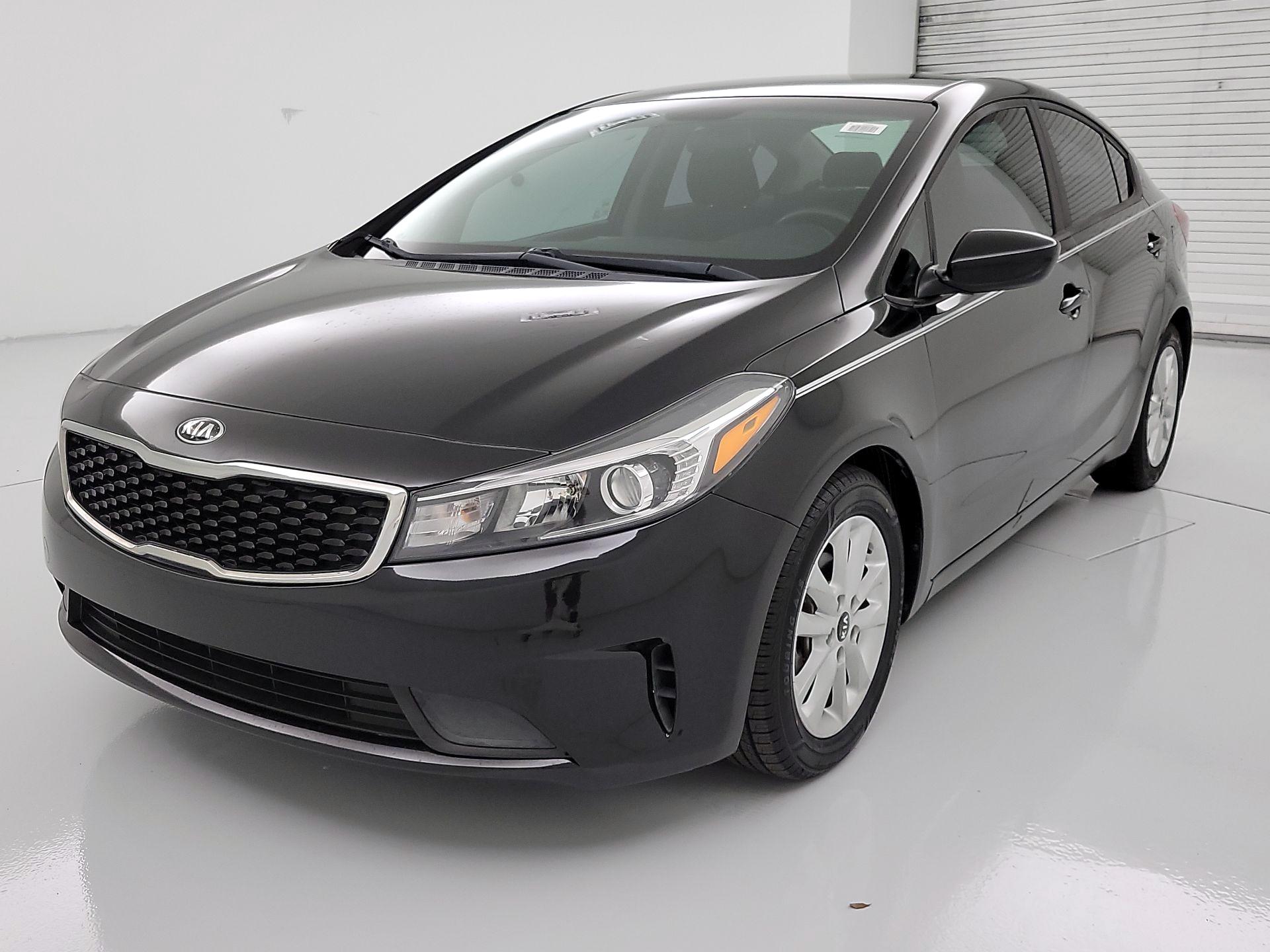 Thumbnail: 2017 Kia Forte - 3