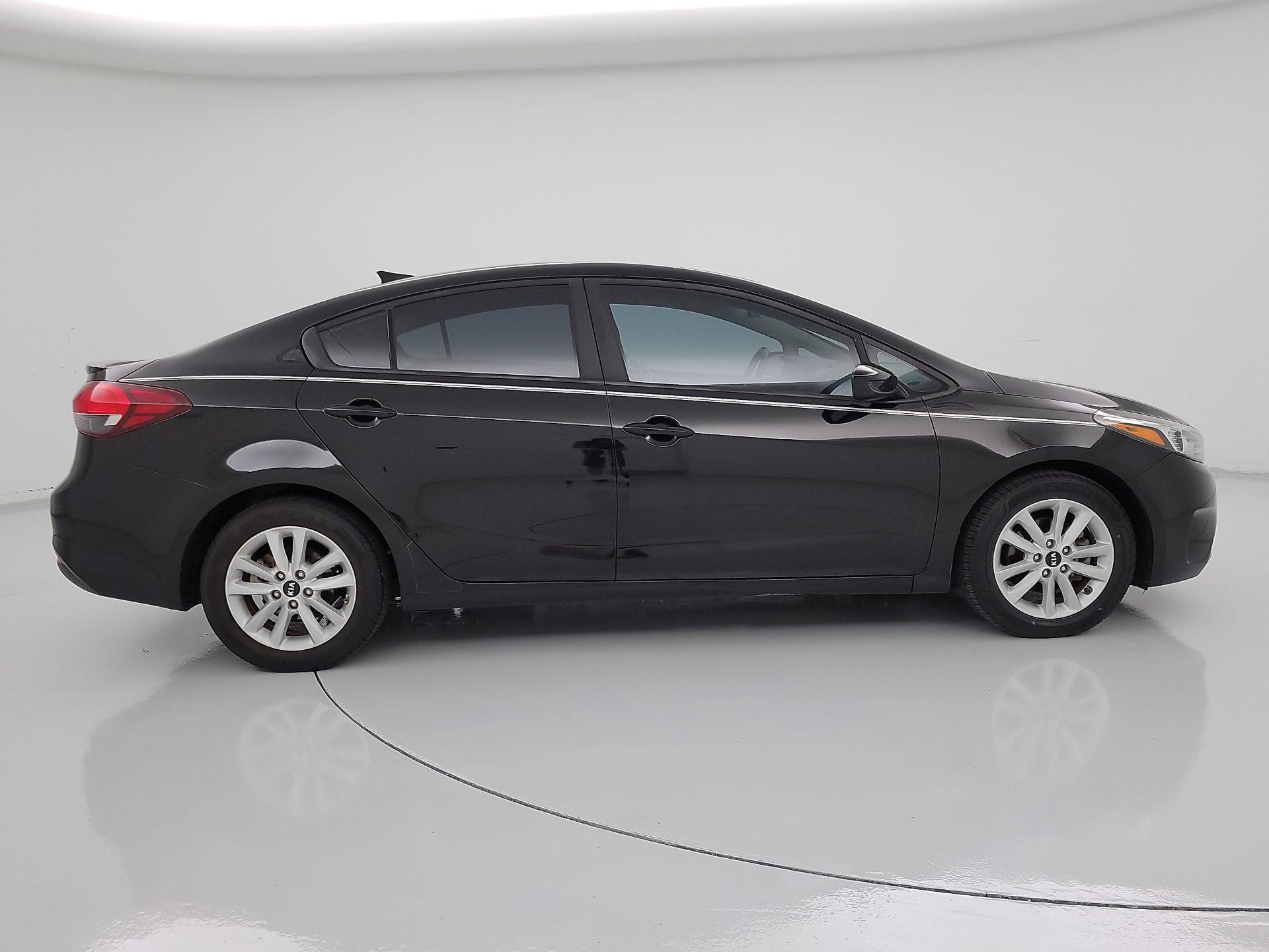 Thumbnail: 2017 Kia Forte - 4