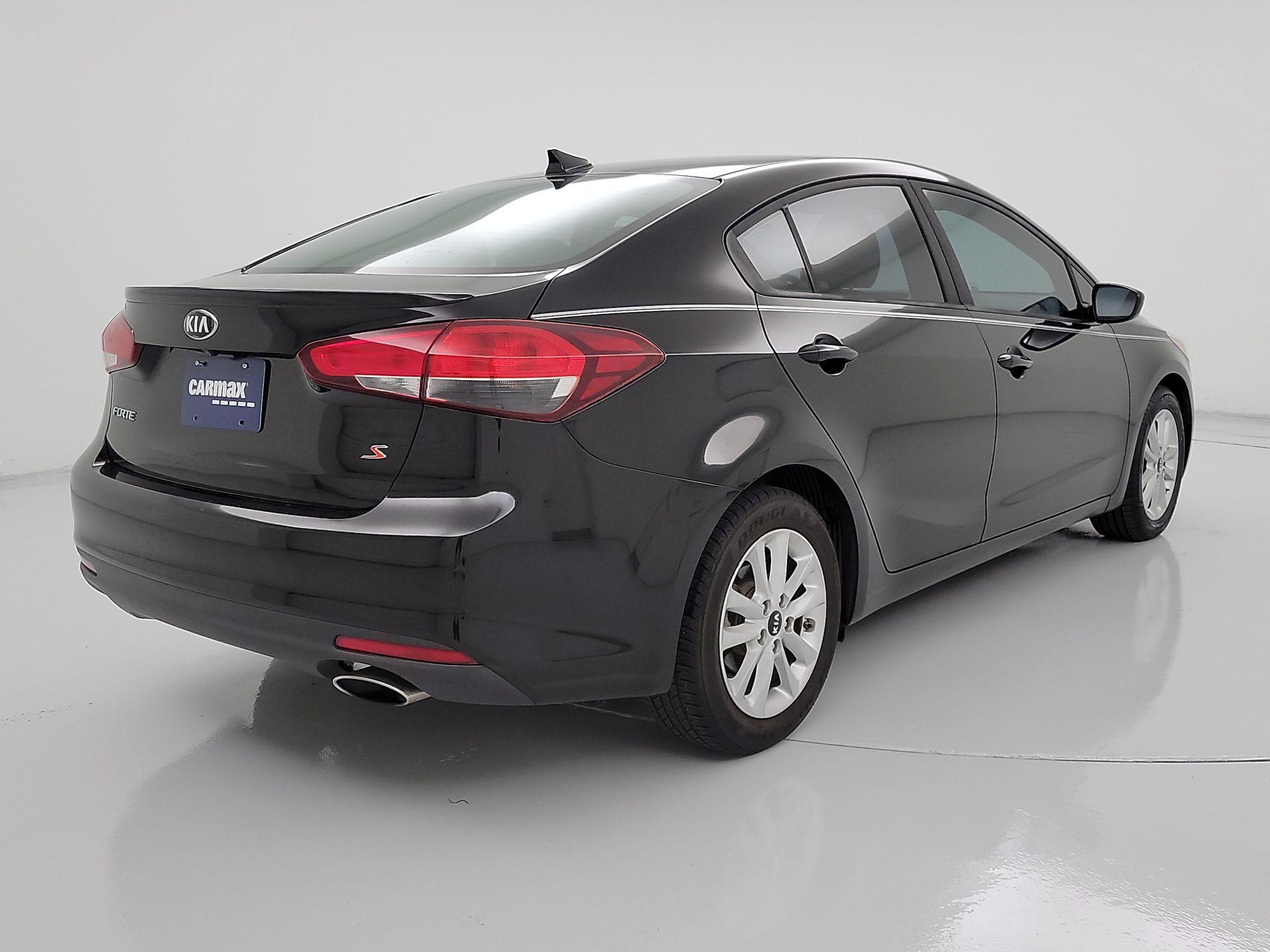 Thumbnail: 2017 Kia Forte - 5
