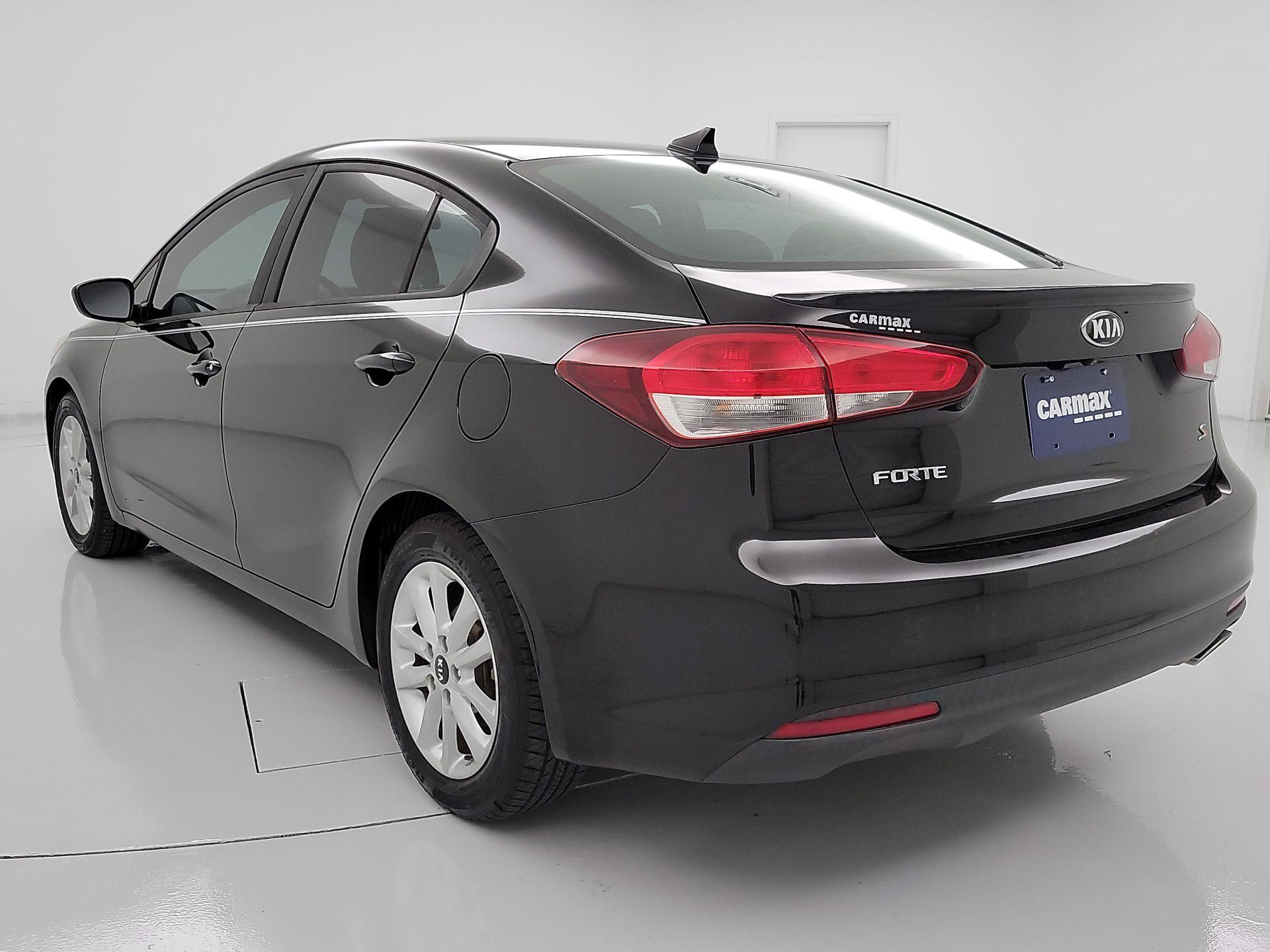 Thumbnail: 2017 Kia Forte - 7