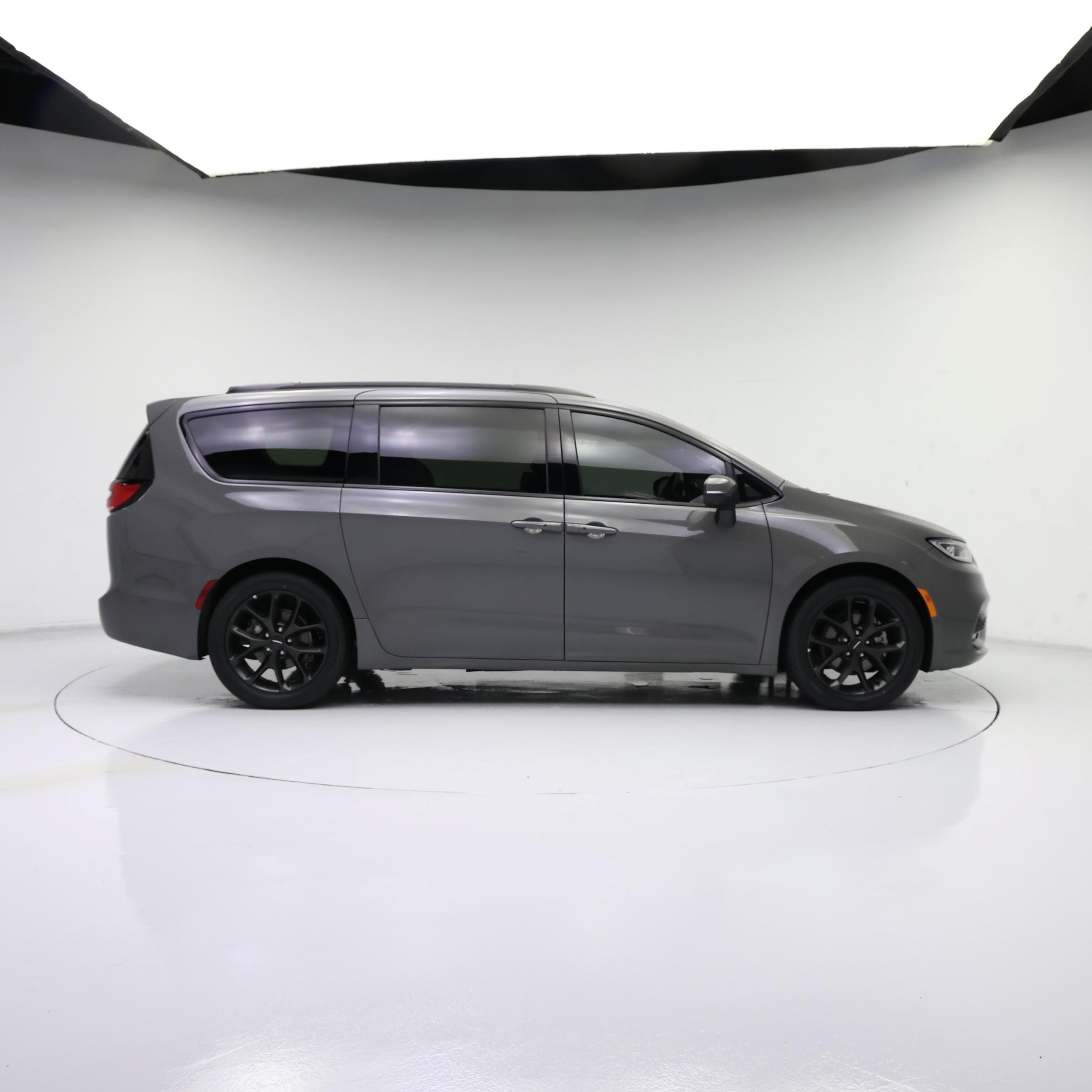 Thumbnail: 2023 Chrysler Pacifica - 7