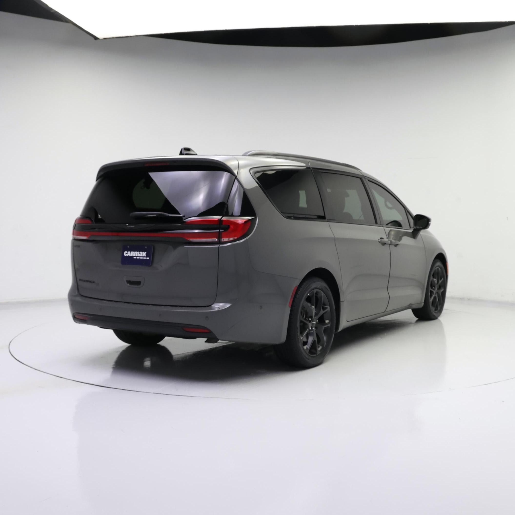 Thumbnail: 2023 Chrysler Pacifica - 8