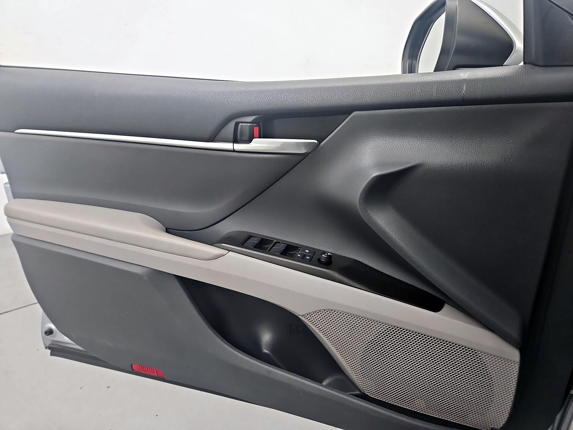 Thumbnail: 2022 Toyota Camry - 12