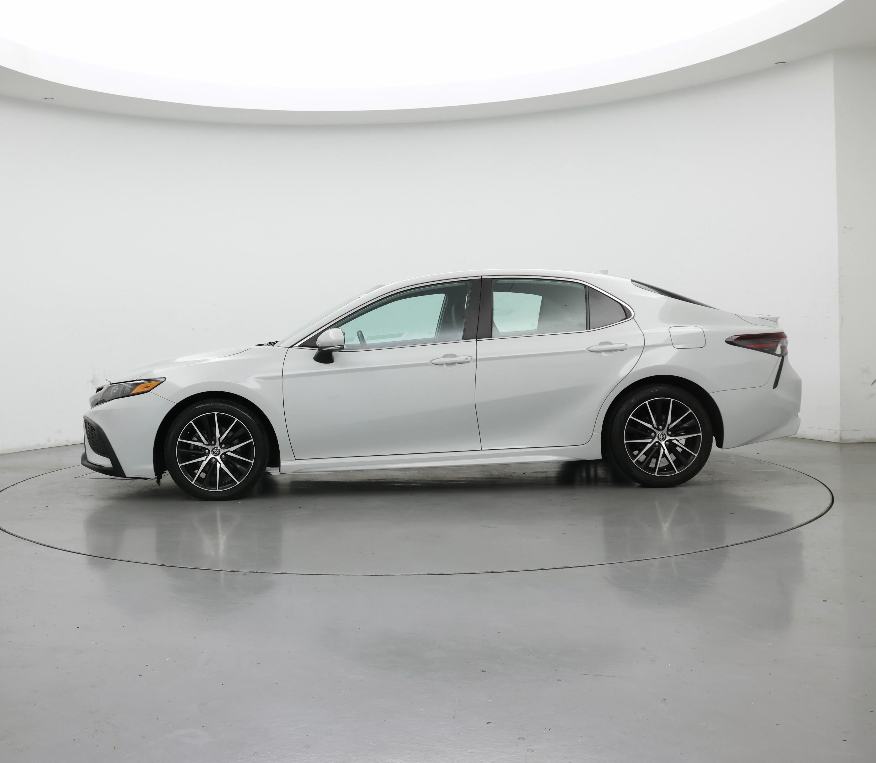 Thumbnail: 2022 Toyota Camry - 3