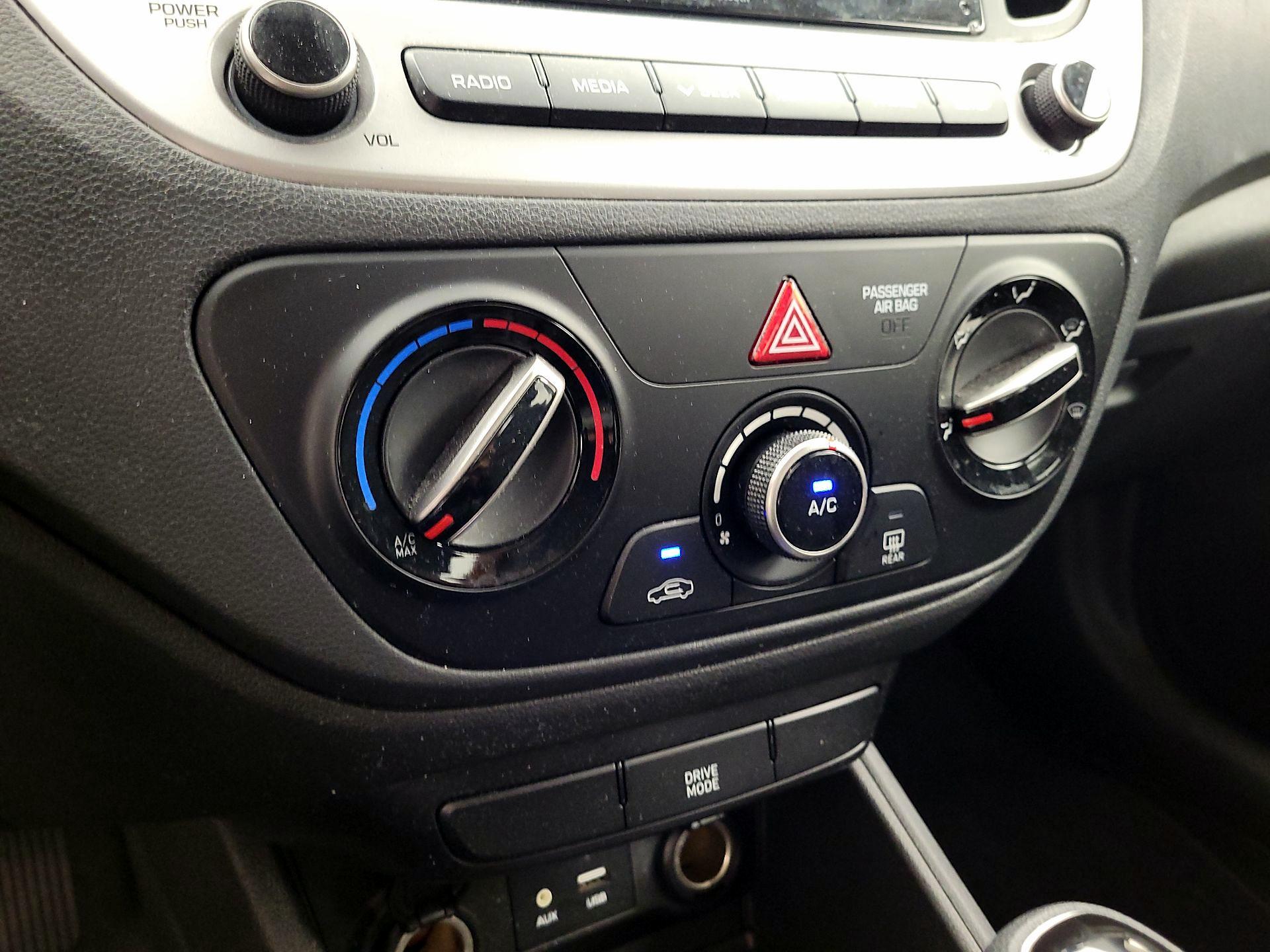 Thumbnail: 2022 Hyundai Accent - 16