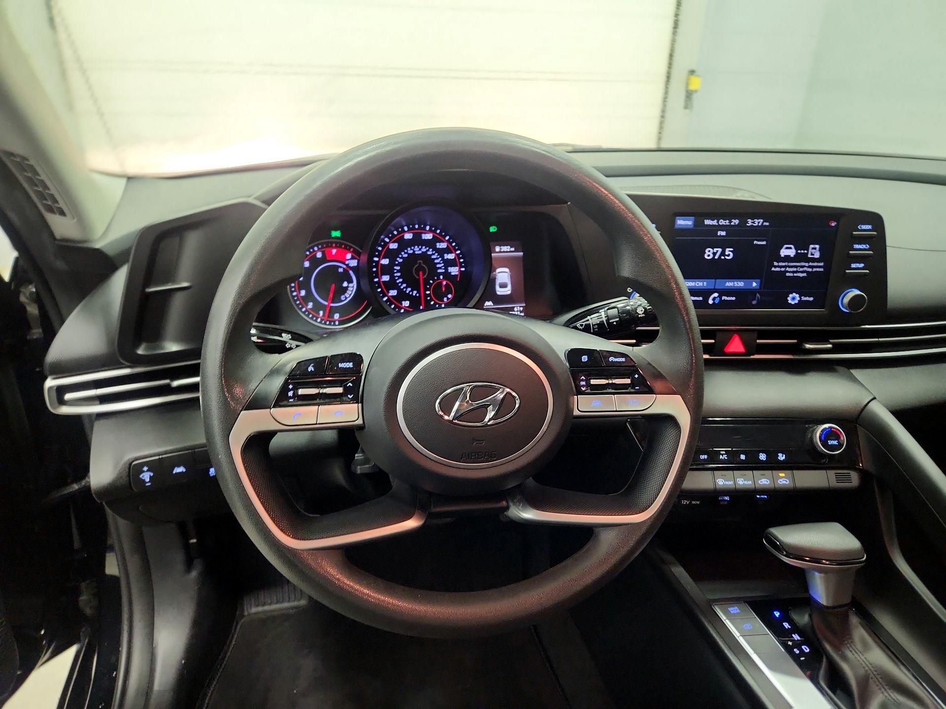 Thumbnail: 2023 Hyundai Elantra - 10