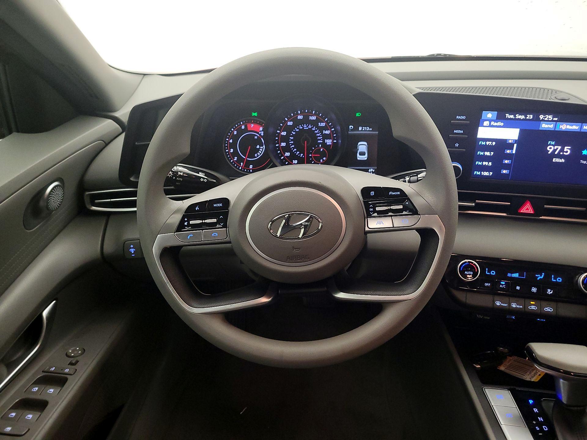 Thumbnail: 2023 Hyundai Elantra - 10