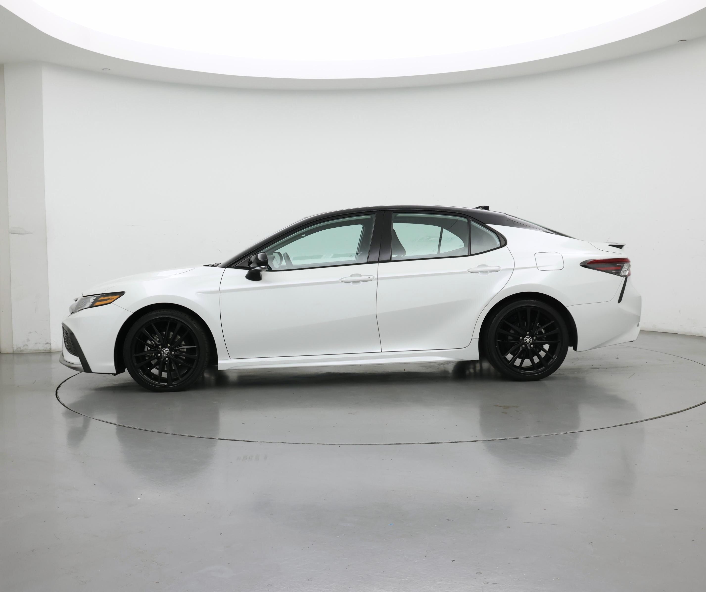 Thumbnail: 2022 Toyota Camry - 3