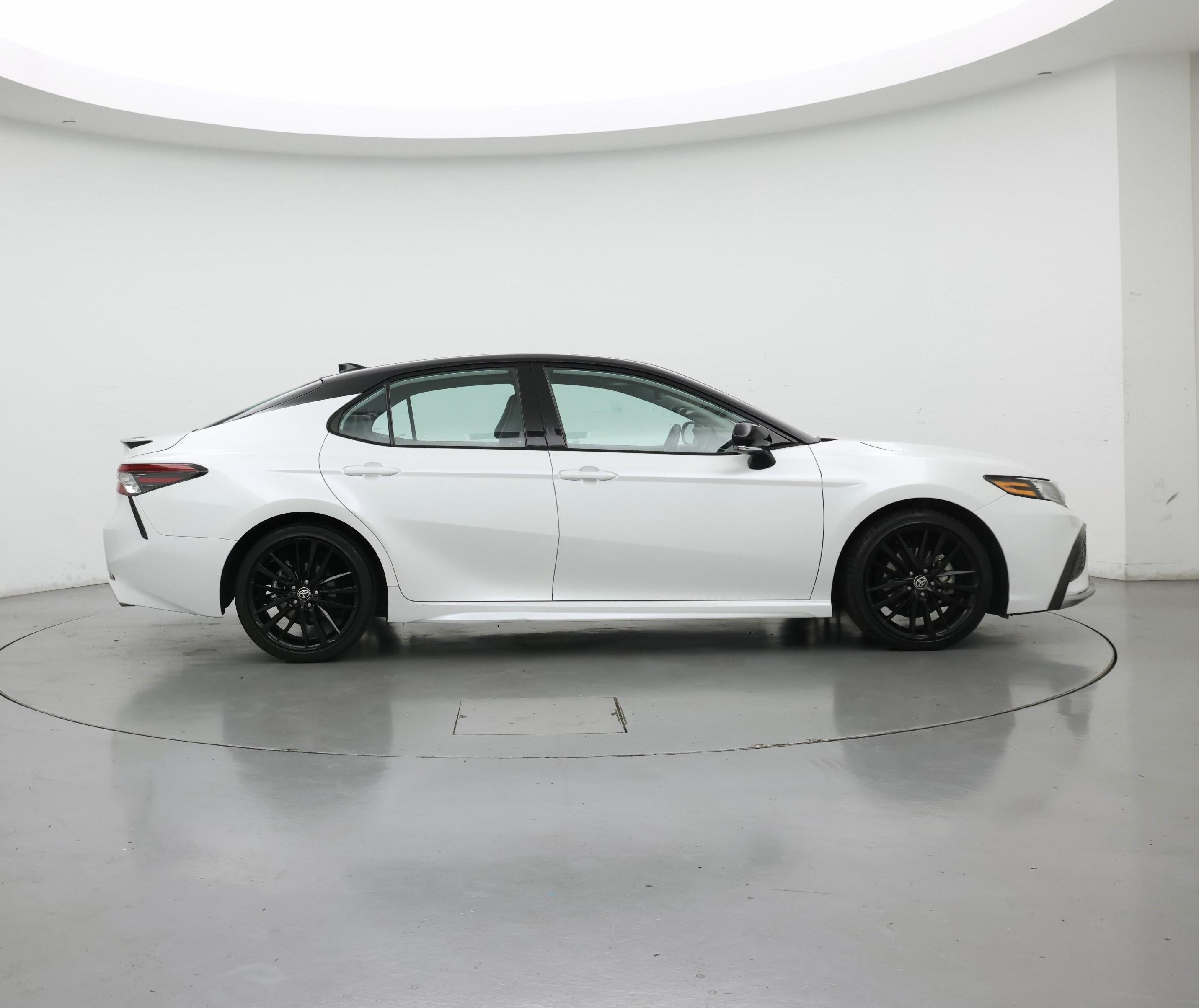 Thumbnail: 2022 Toyota Camry - 7