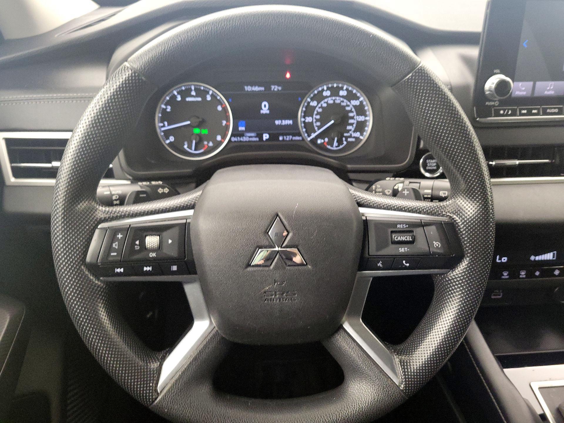 Thumbnail: 2022 Mitsubishi Outlander - 10