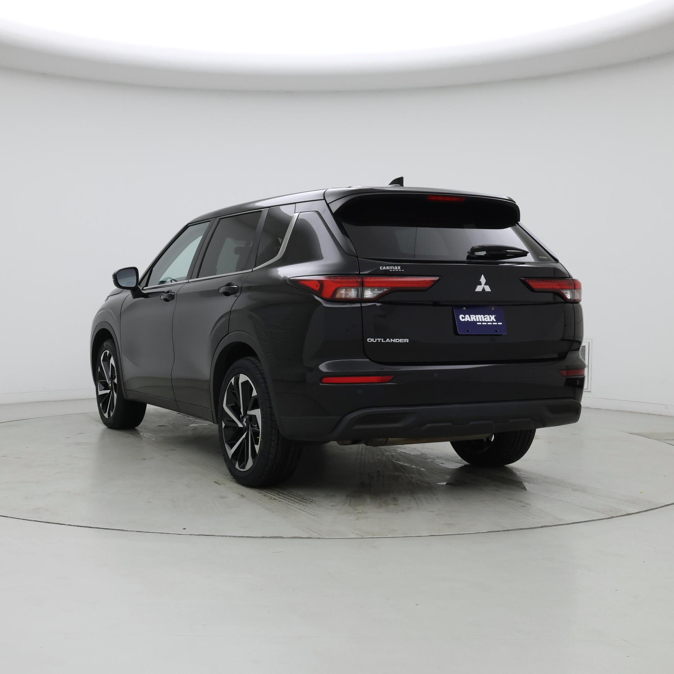 Thumbnail: 2022 Mitsubishi Outlander - 2