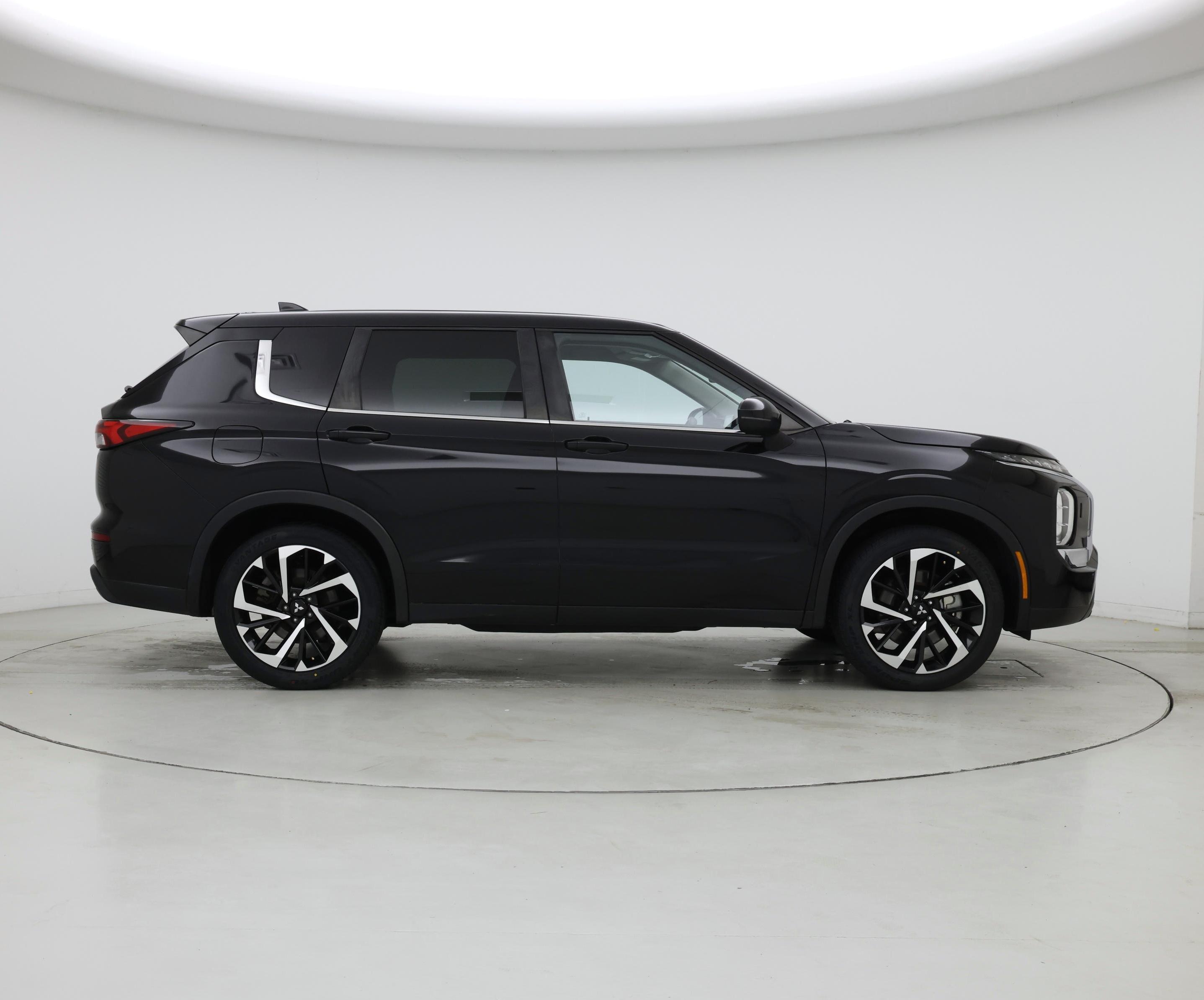 Thumbnail: 2022 Mitsubishi Outlander - 7