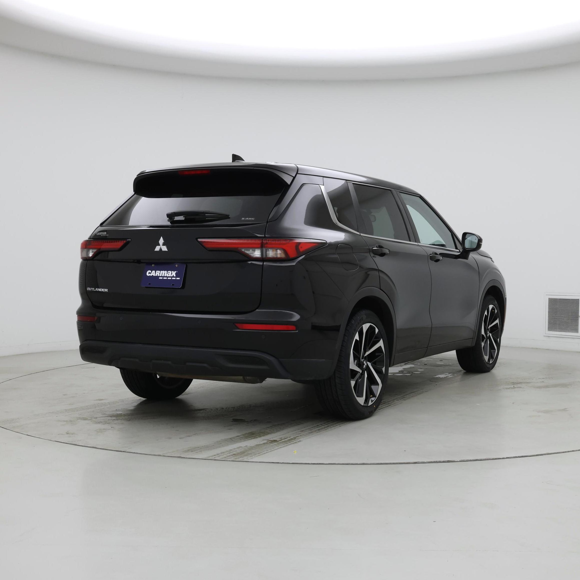Thumbnail: 2022 Mitsubishi Outlander - 8