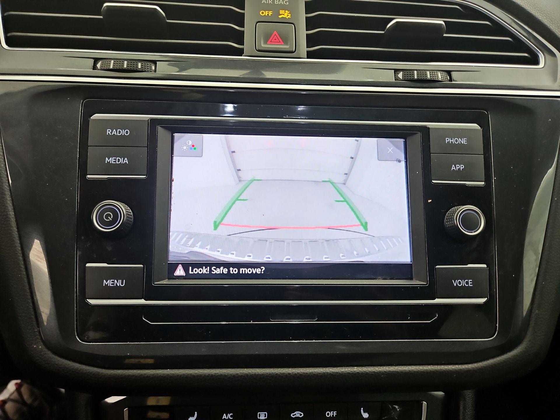 Thumbnail: 2022 Volkswagen Tiguan - 15