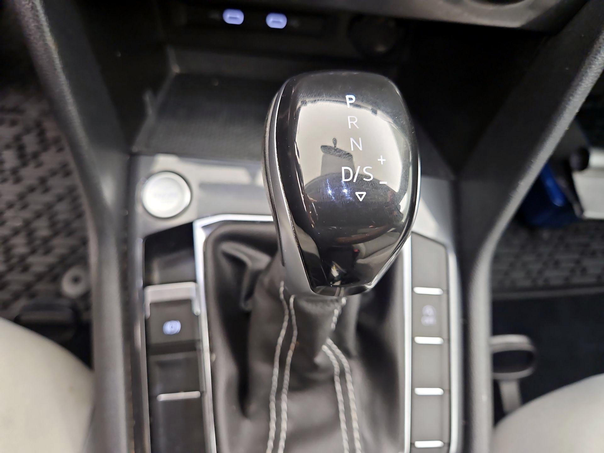 Thumbnail: 2022 Volkswagen Tiguan - 18