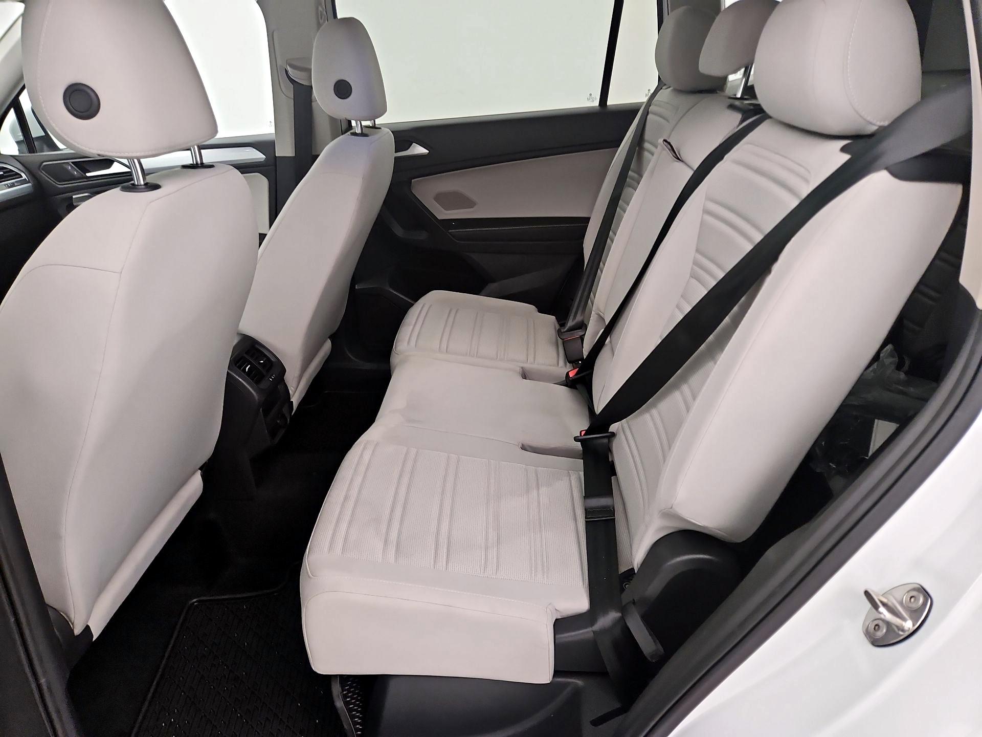 Thumbnail: 2022 Volkswagen Tiguan - 20