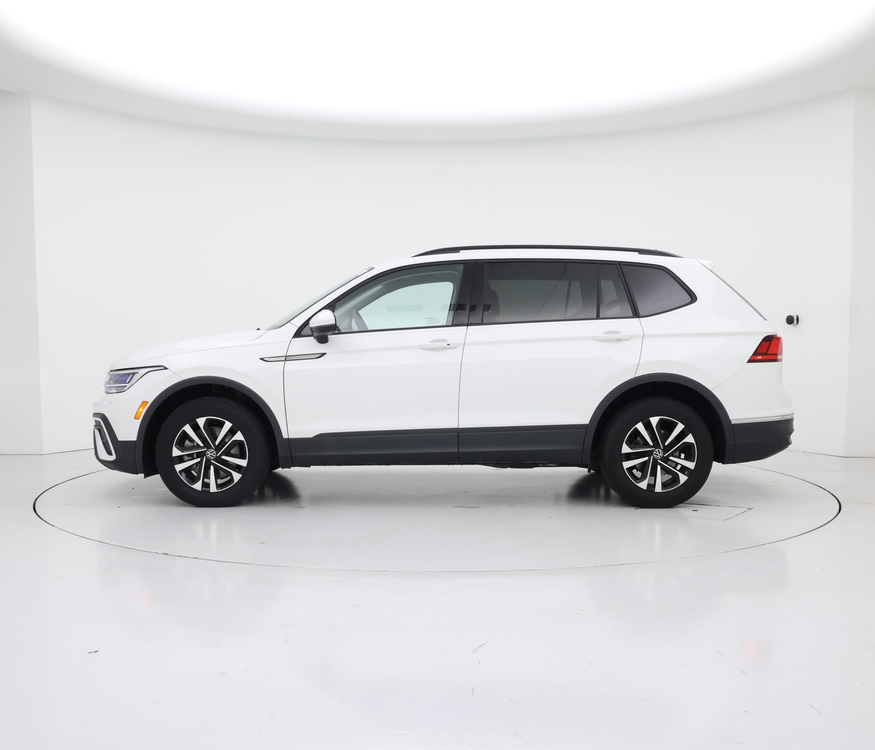 Thumbnail: 2022 Volkswagen Tiguan - 3