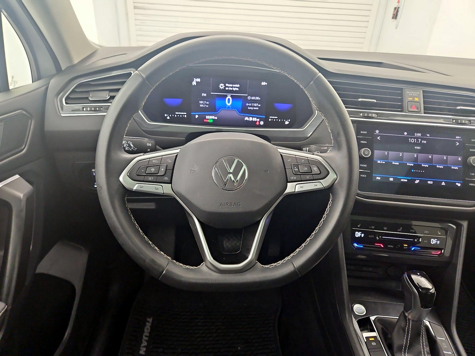 Thumbnail: 2022 Volkswagen Tiguan - 10