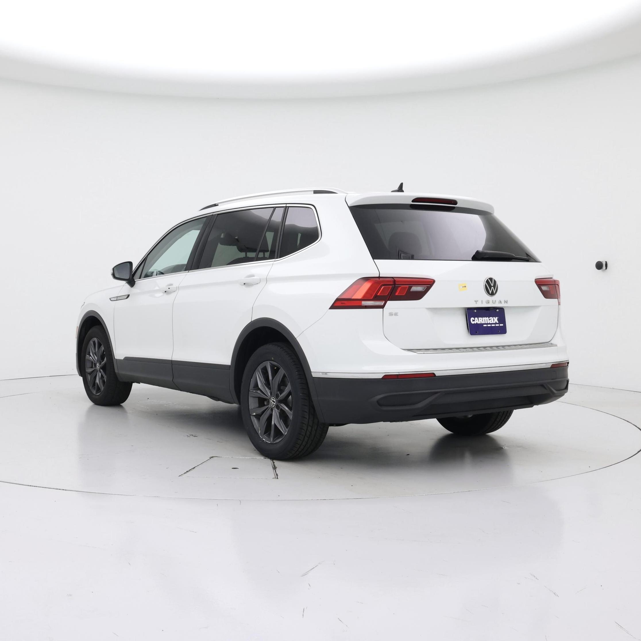 Thumbnail: 2022 Volkswagen Tiguan - 2