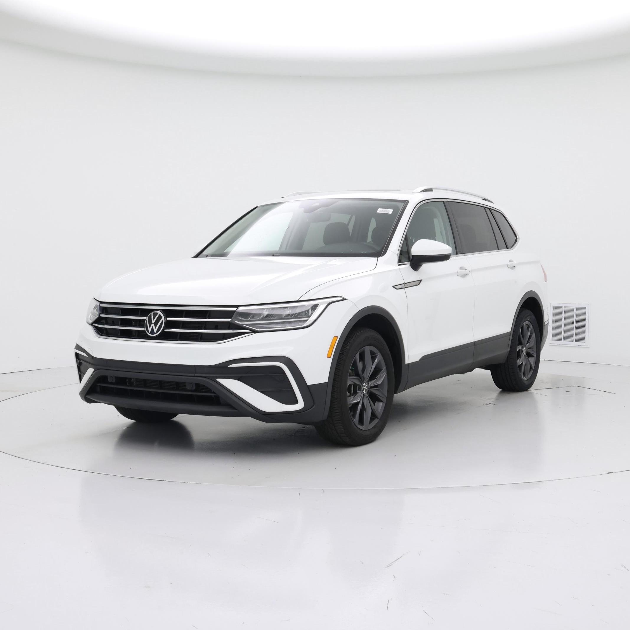 Thumbnail: 2022 Volkswagen Tiguan - 4