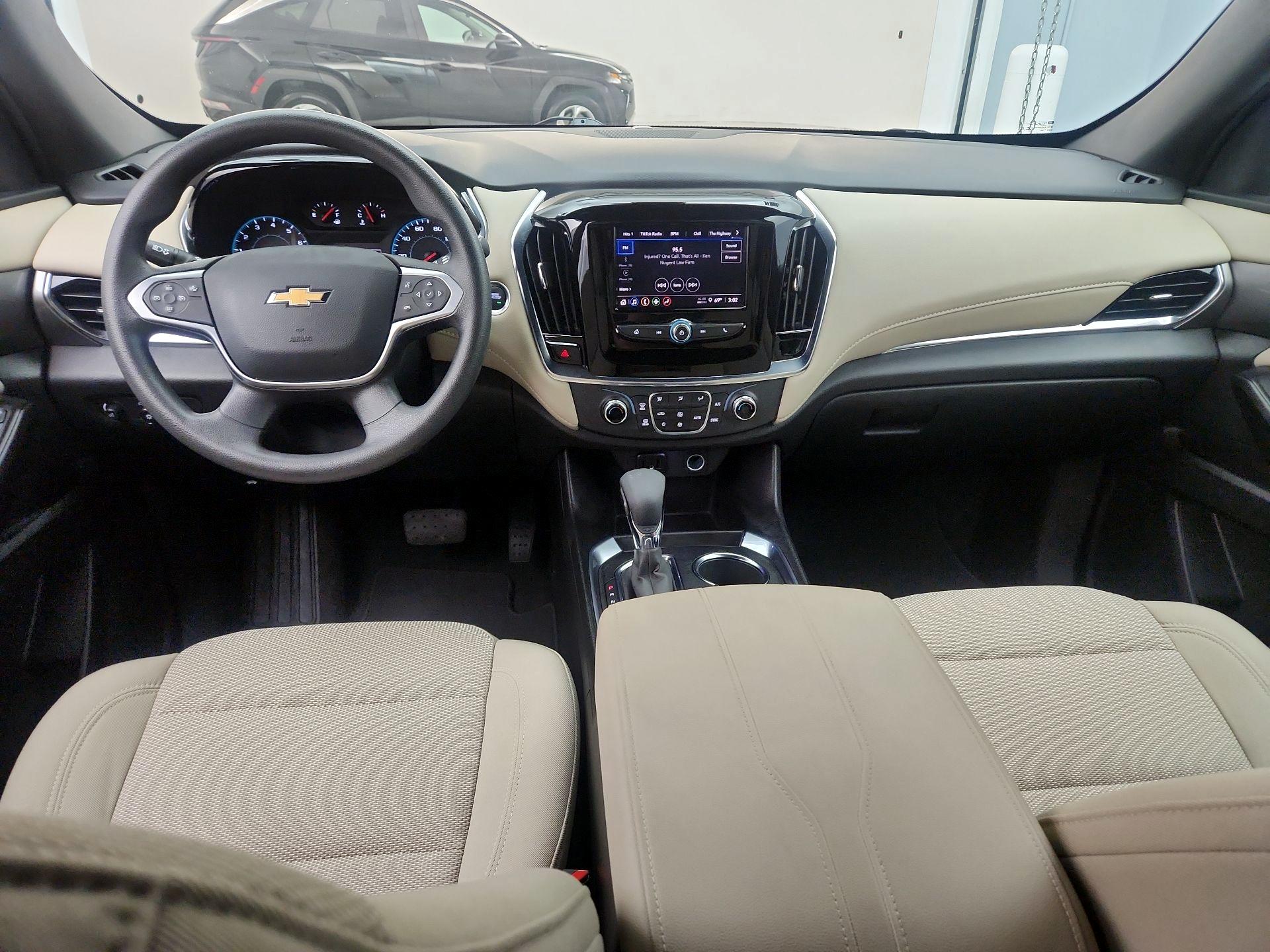Thumbnail: 2023 Chevrolet Traverse - 9