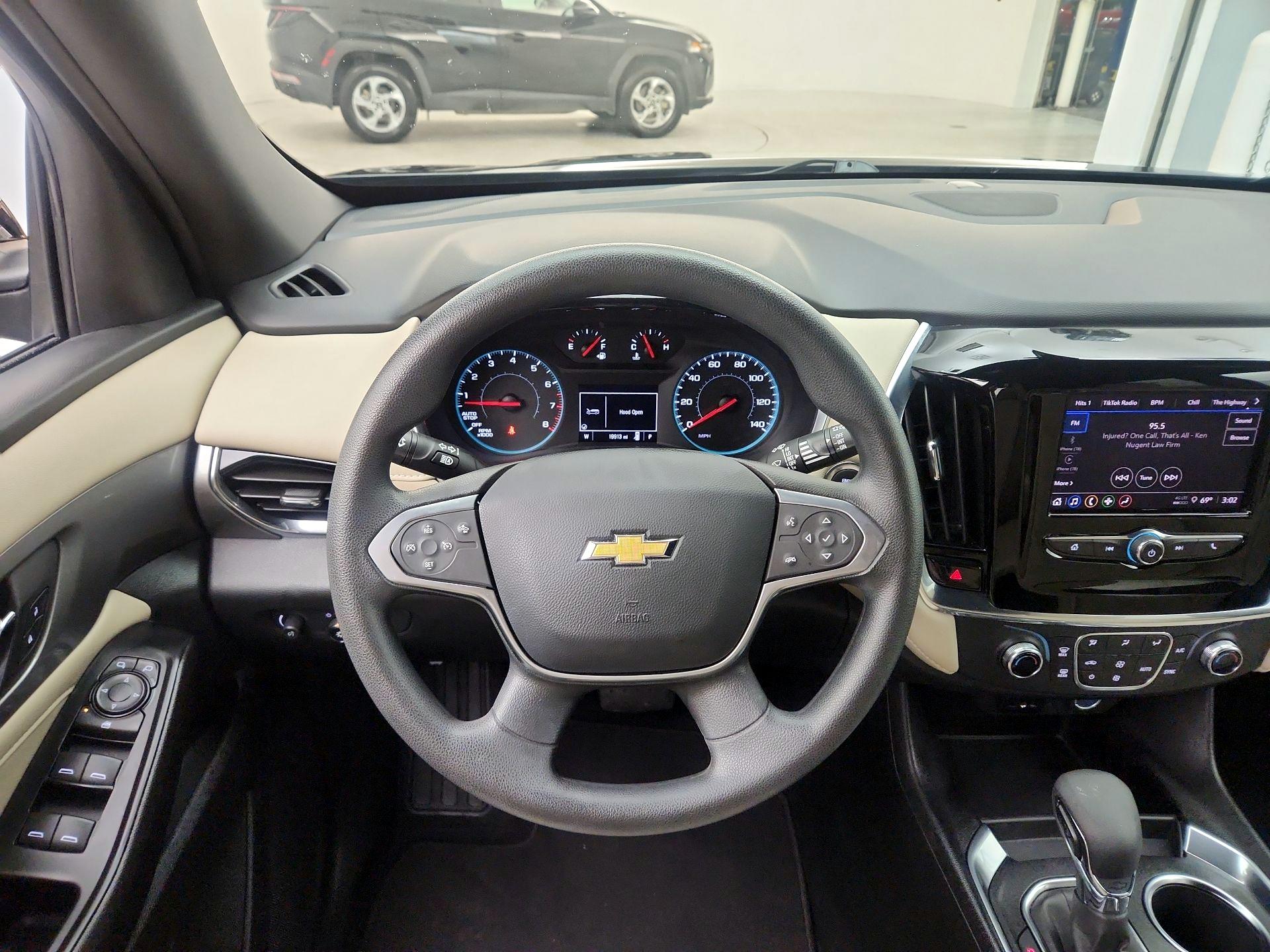 Thumbnail: 2023 Chevrolet Traverse - 10