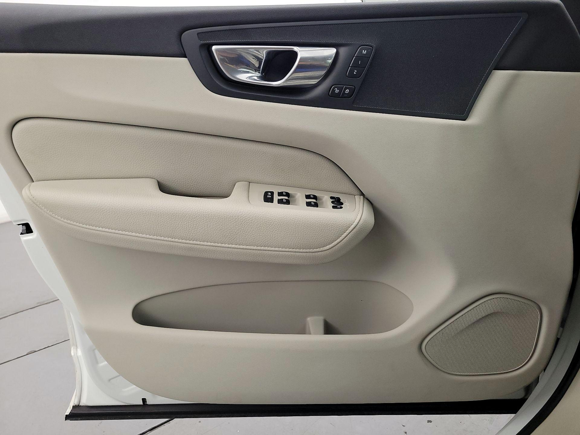 Thumbnail: 2021 Volvo XC60 - 12