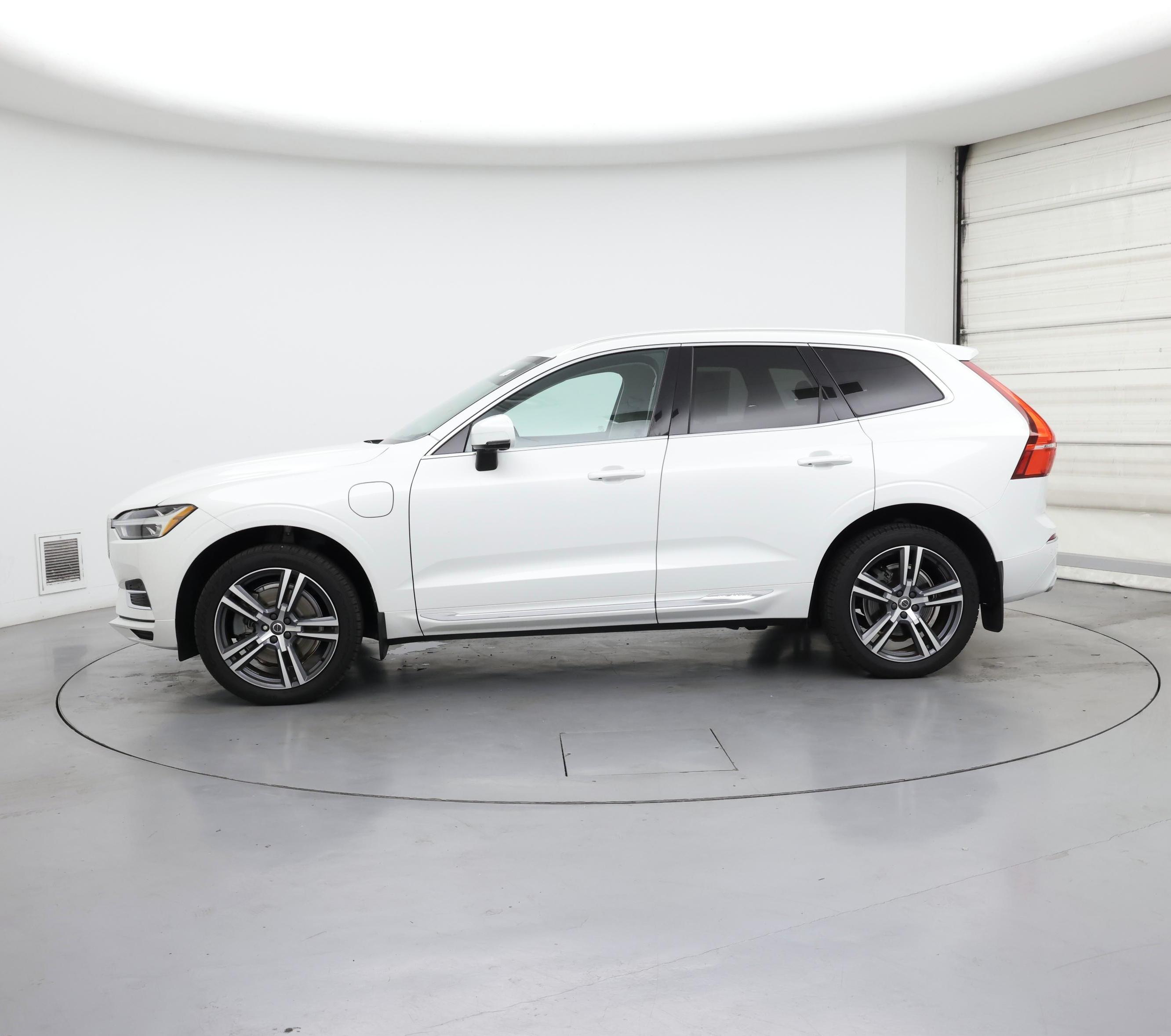 Thumbnail: 2021 Volvo XC60 - 3