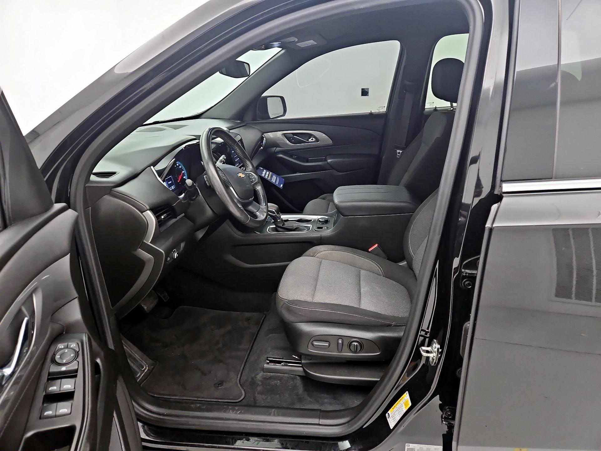Thumbnail: 2022 Chevrolet Traverse - 11